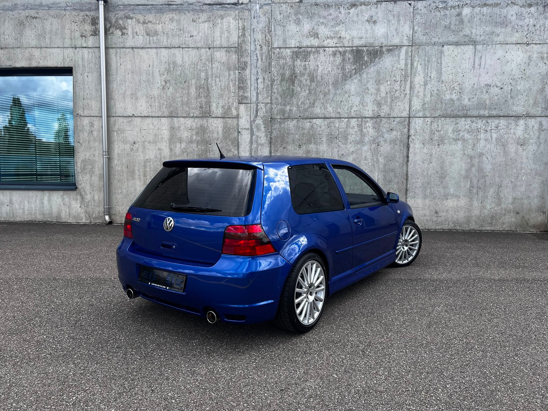 VW Golf R32 4Motion-image-4