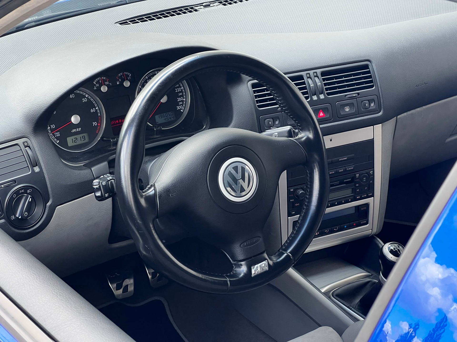 VW Golf R32 4Motion-image-6