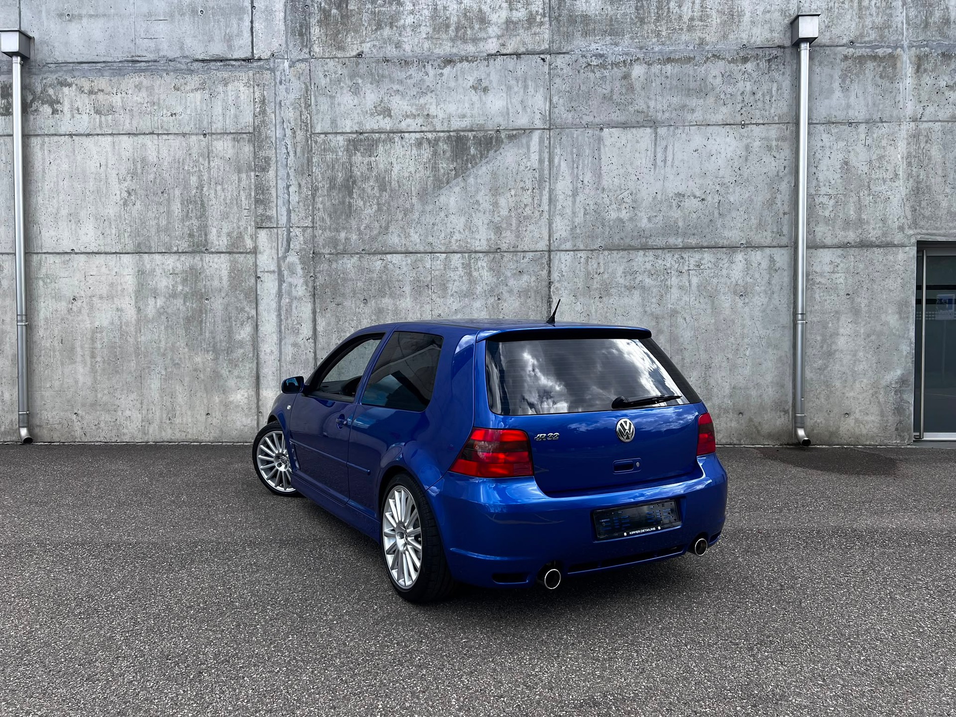 VW Golf R32 4Motion-image-3