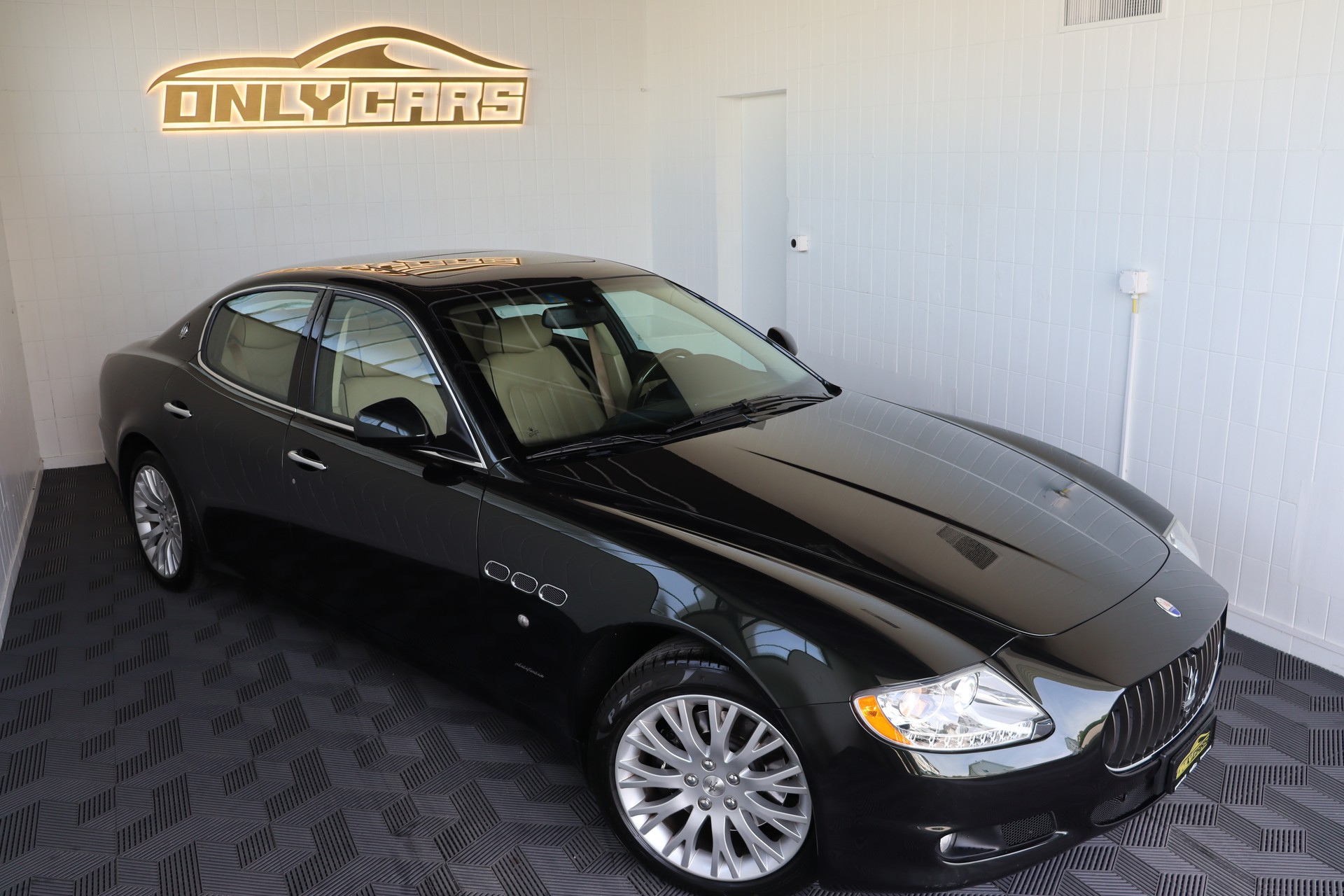 MASERATI Quattroporte 4.2 V8 Automatica ** 1.HAND ** CH-FAHRZEUG ** TOP ZUSTAND **-image-2