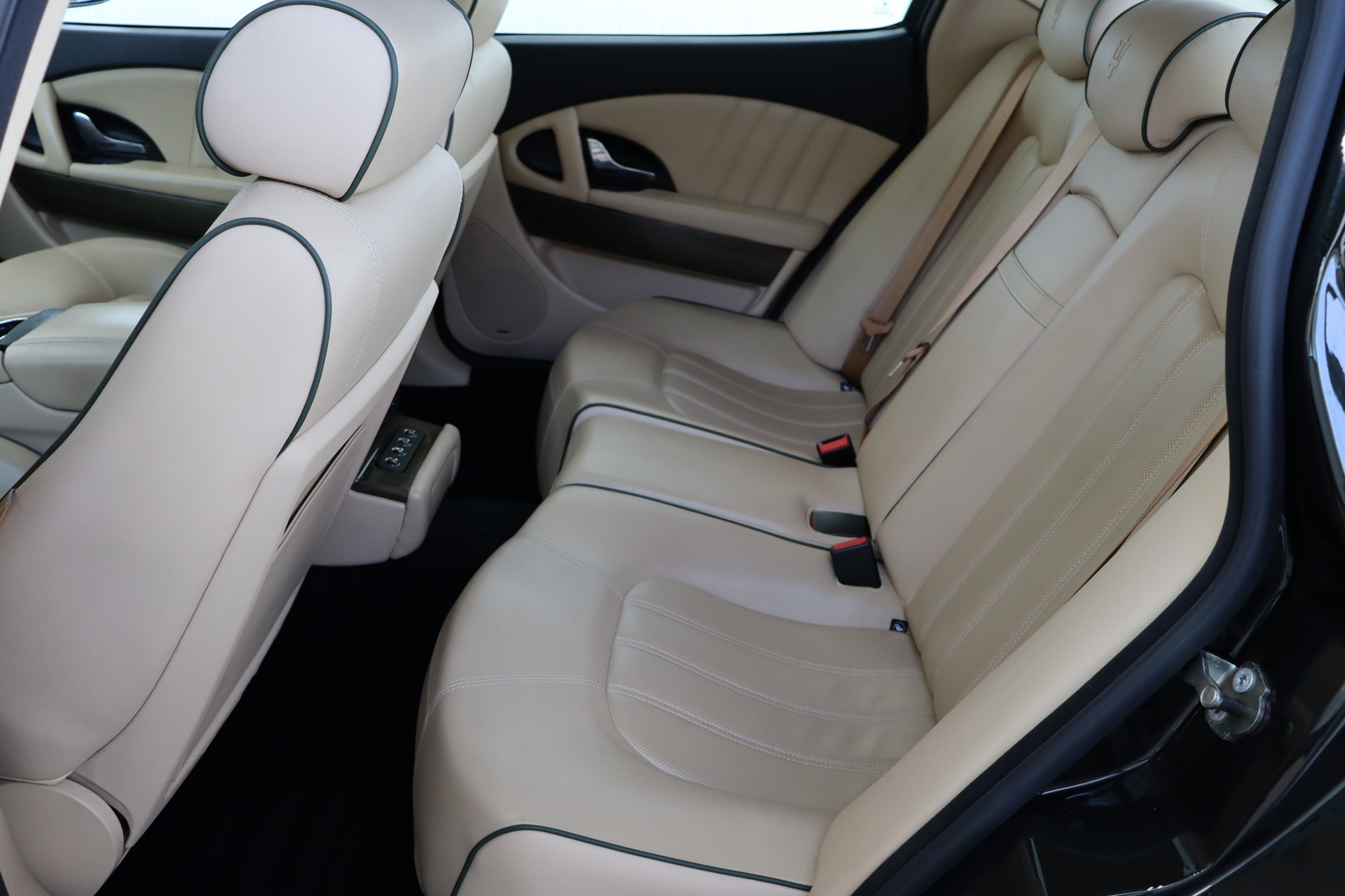 MASERATI Quattroporte 4.2 V8 Automatica ** 1.HAND ** CH-FAHRZEUG ** TOP ZUSTAND **-image-17