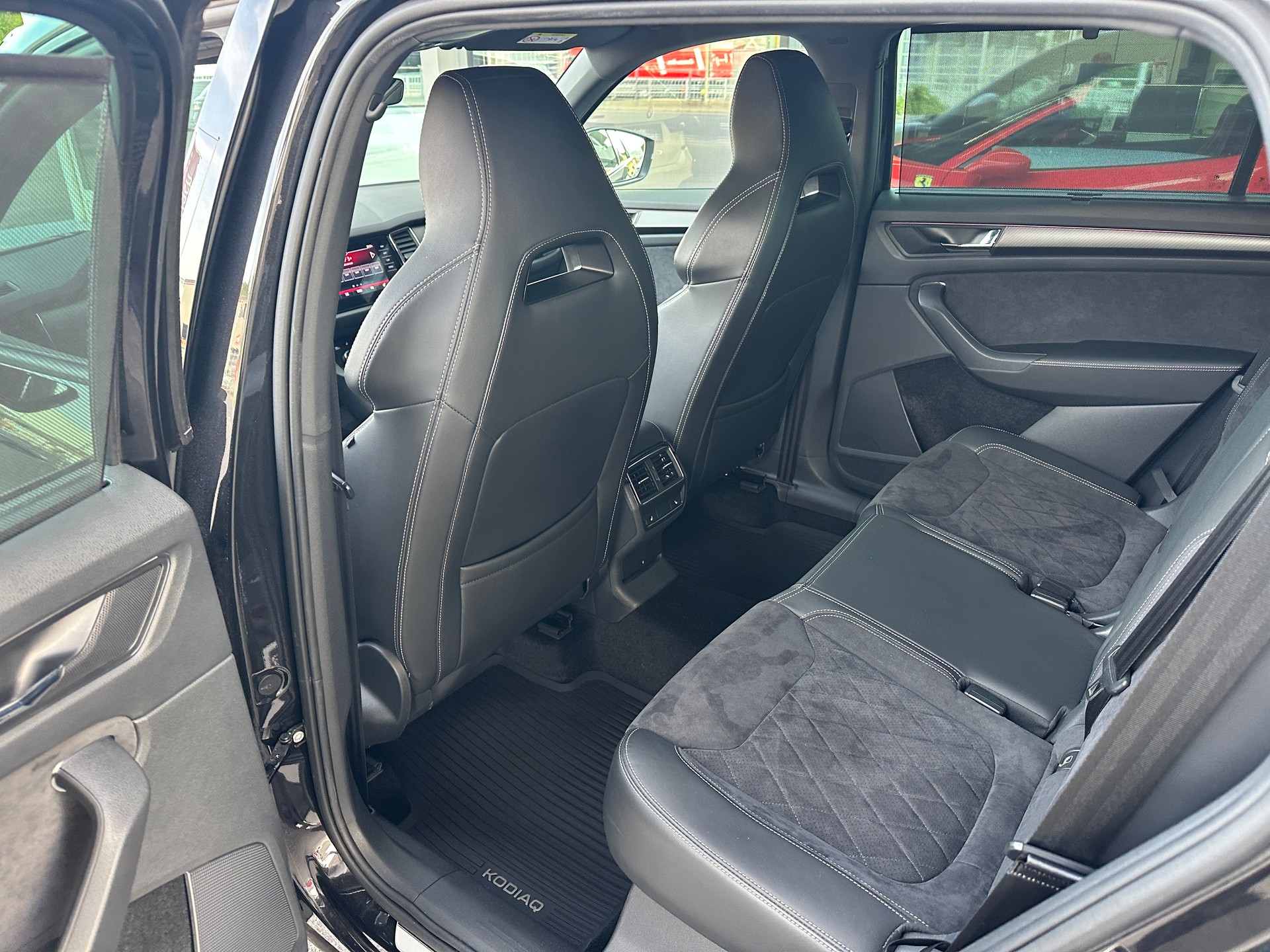 SKODA Kodiaq 2.0 TSI 4x4 Sport Line-image-12