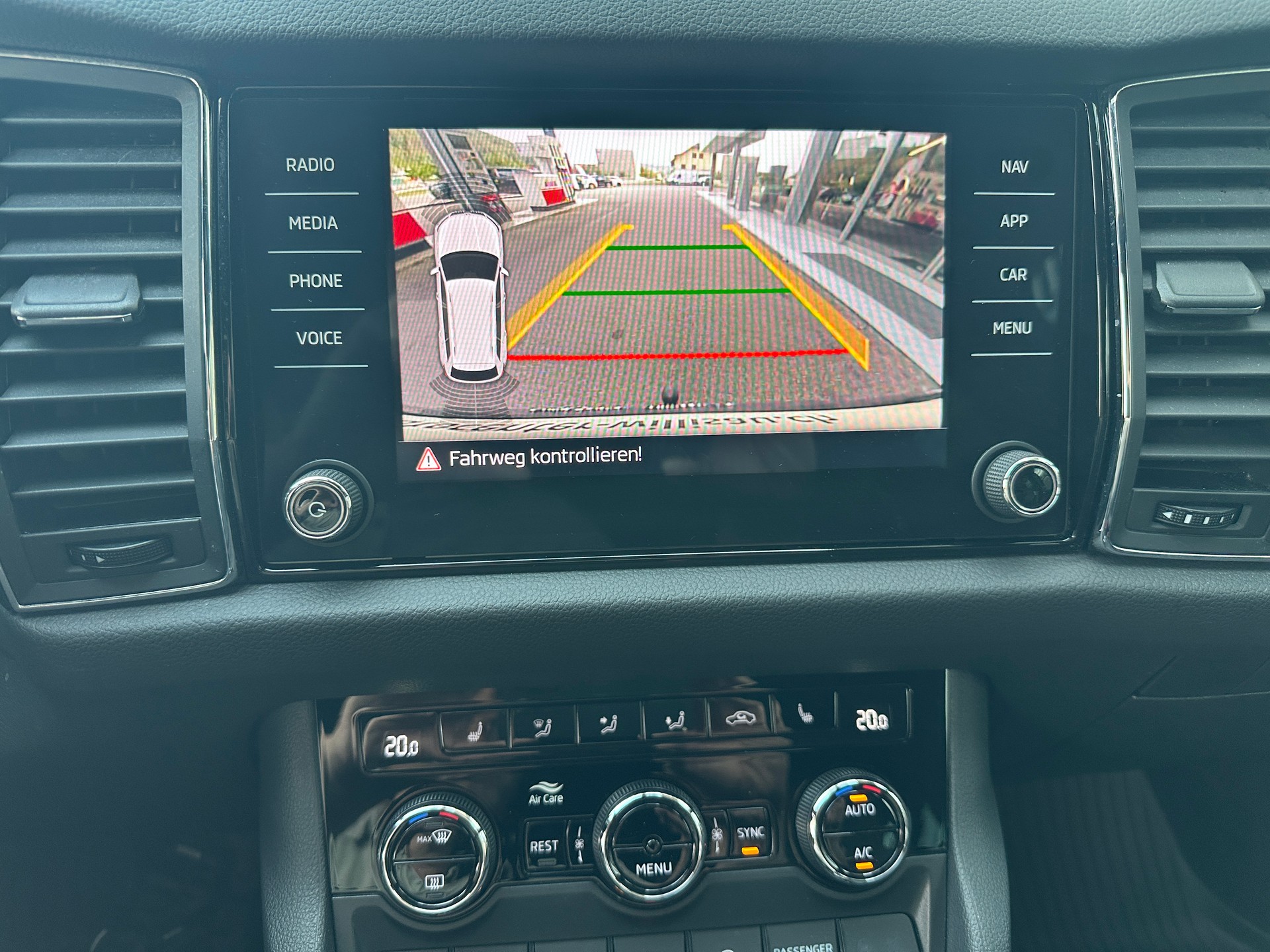 SKODA Kodiaq 2.0 TSI 4x4 Sport Line-image-21