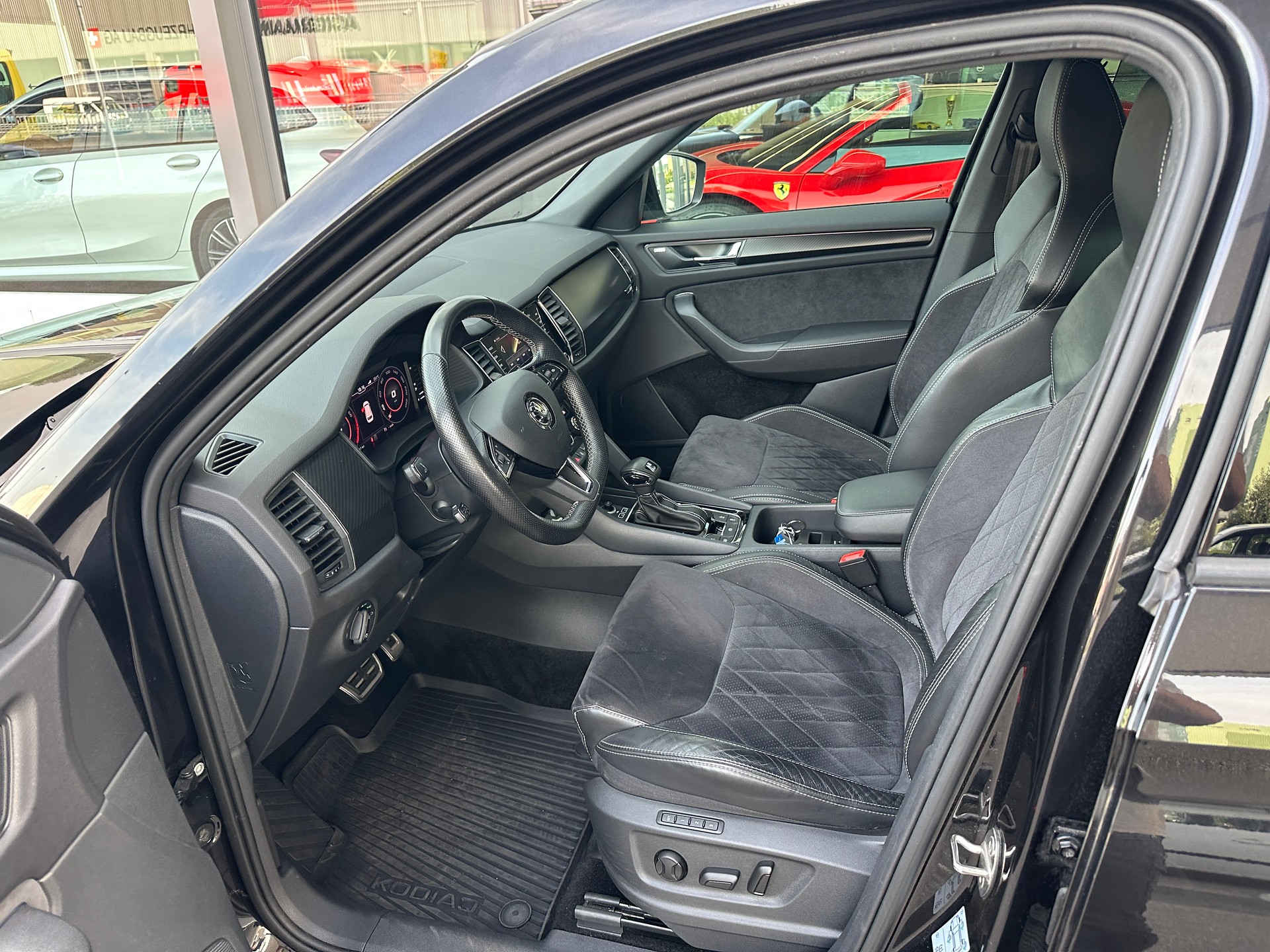 SKODA Kodiaq 2.0 TSI 4x4 Sport Line-image-18