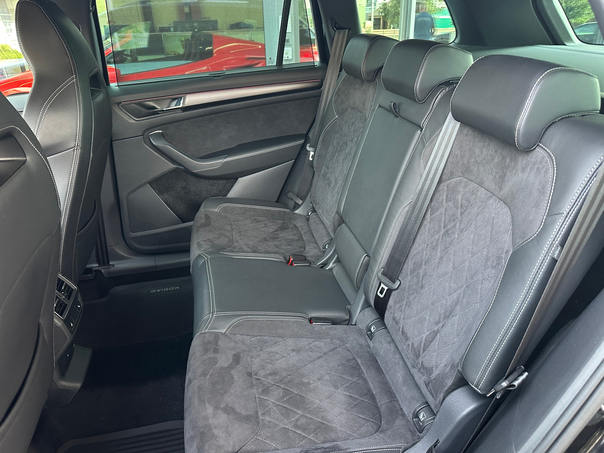 SKODA Kodiaq 2.0 TSI 4x4 Sport Line-image-16