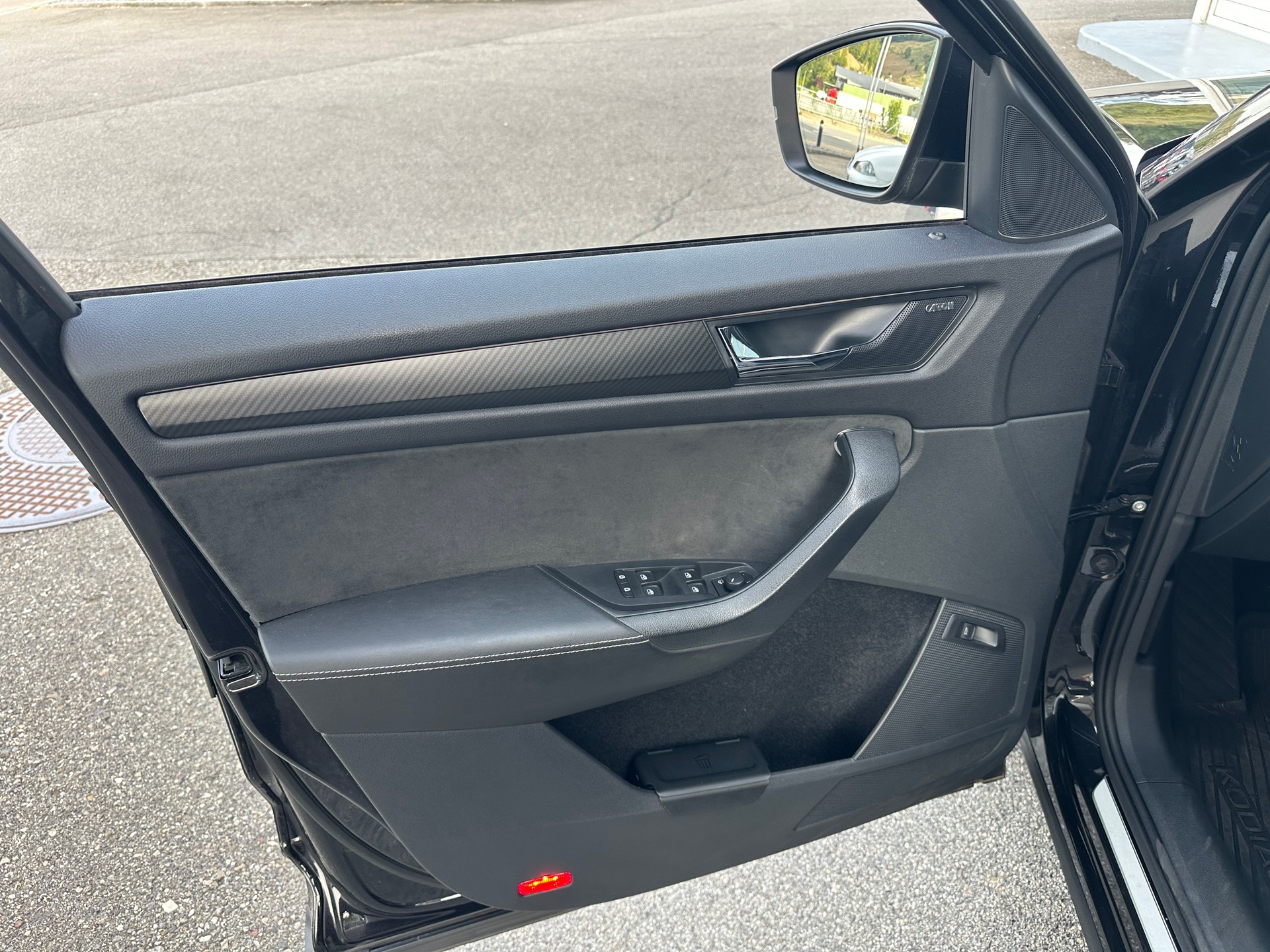 SKODA Kodiaq 2.0 TSI 4x4 Sport Line-image-17