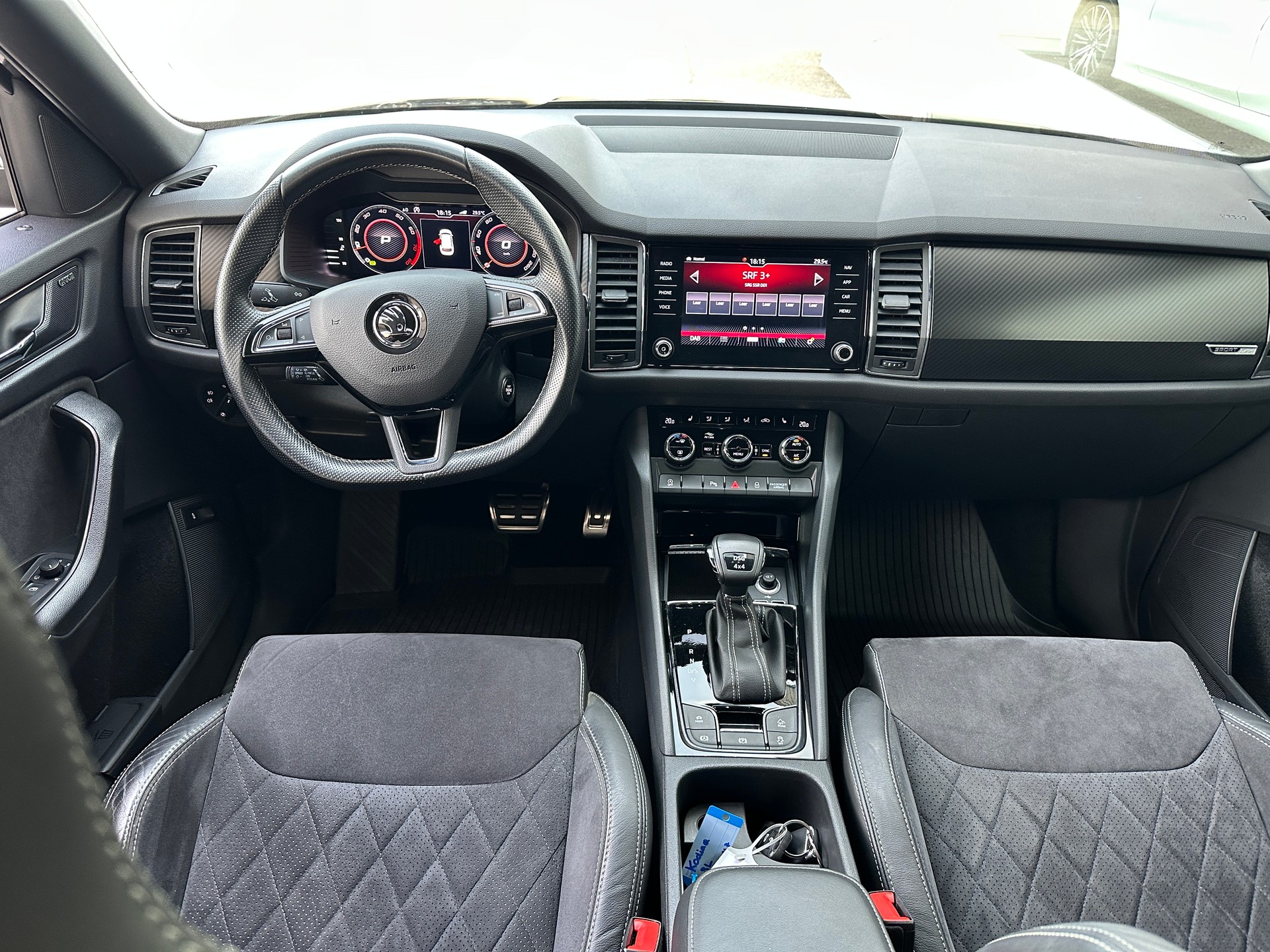 SKODA Kodiaq 2.0 TSI 4x4 Sport Line-image-14