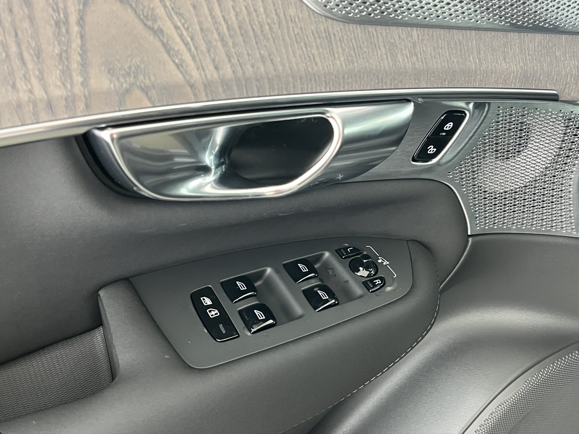 VOLVO XC90 2.0 T8 TE Ultra Dark eAWD-image-11