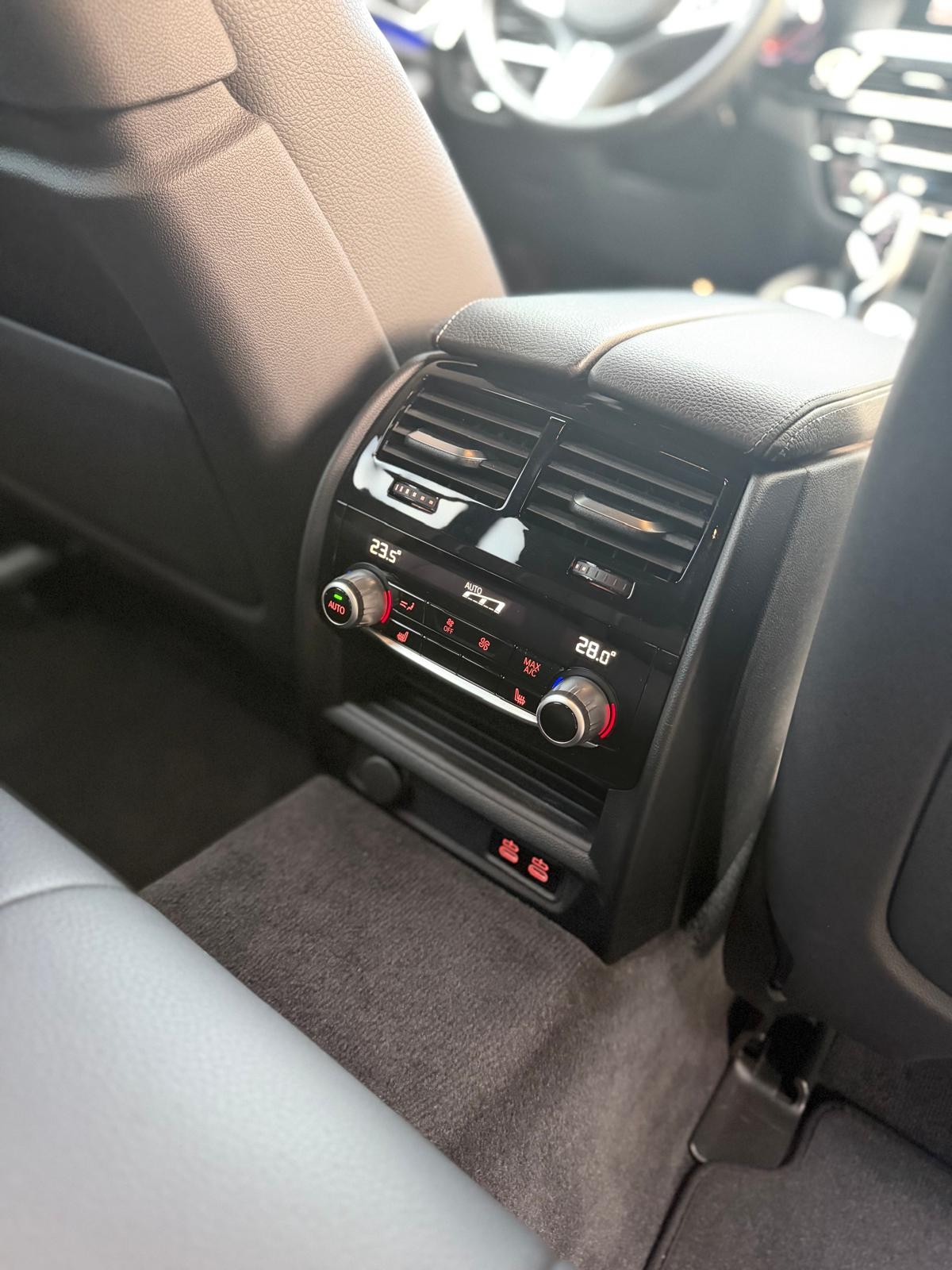BMW 530d xDrive Touring Steptronic-image-12