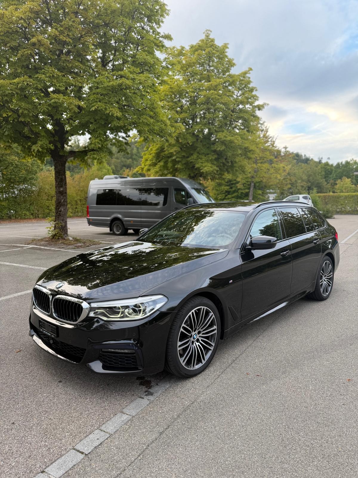 BMW 530d xDrive Touring Steptronic-image-0