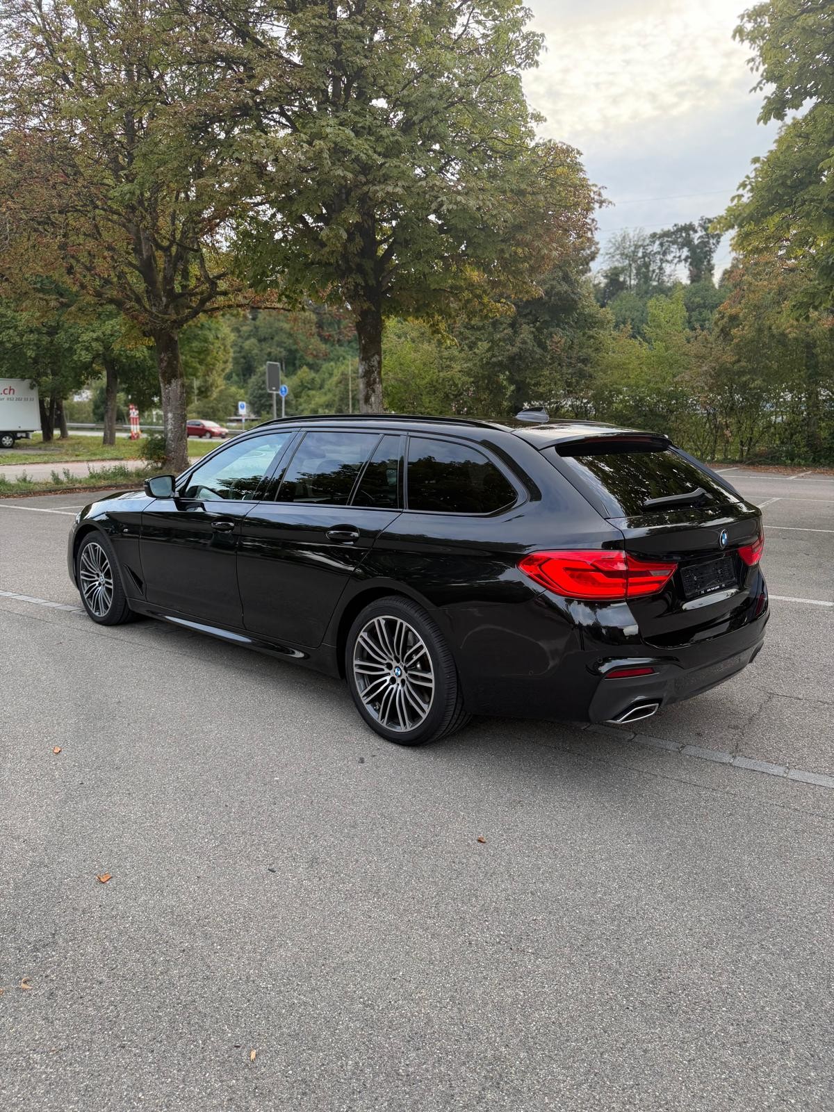 BMW 530d xDrive Touring Steptronic-image-2