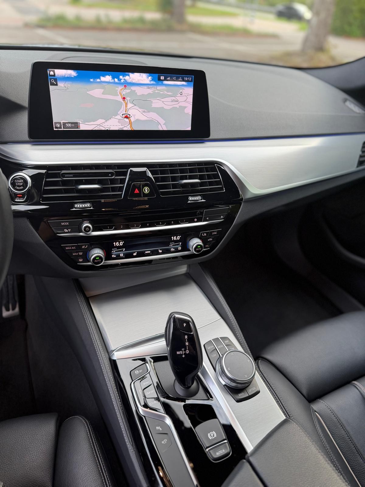 BMW 530d xDrive Touring Steptronic-image-8