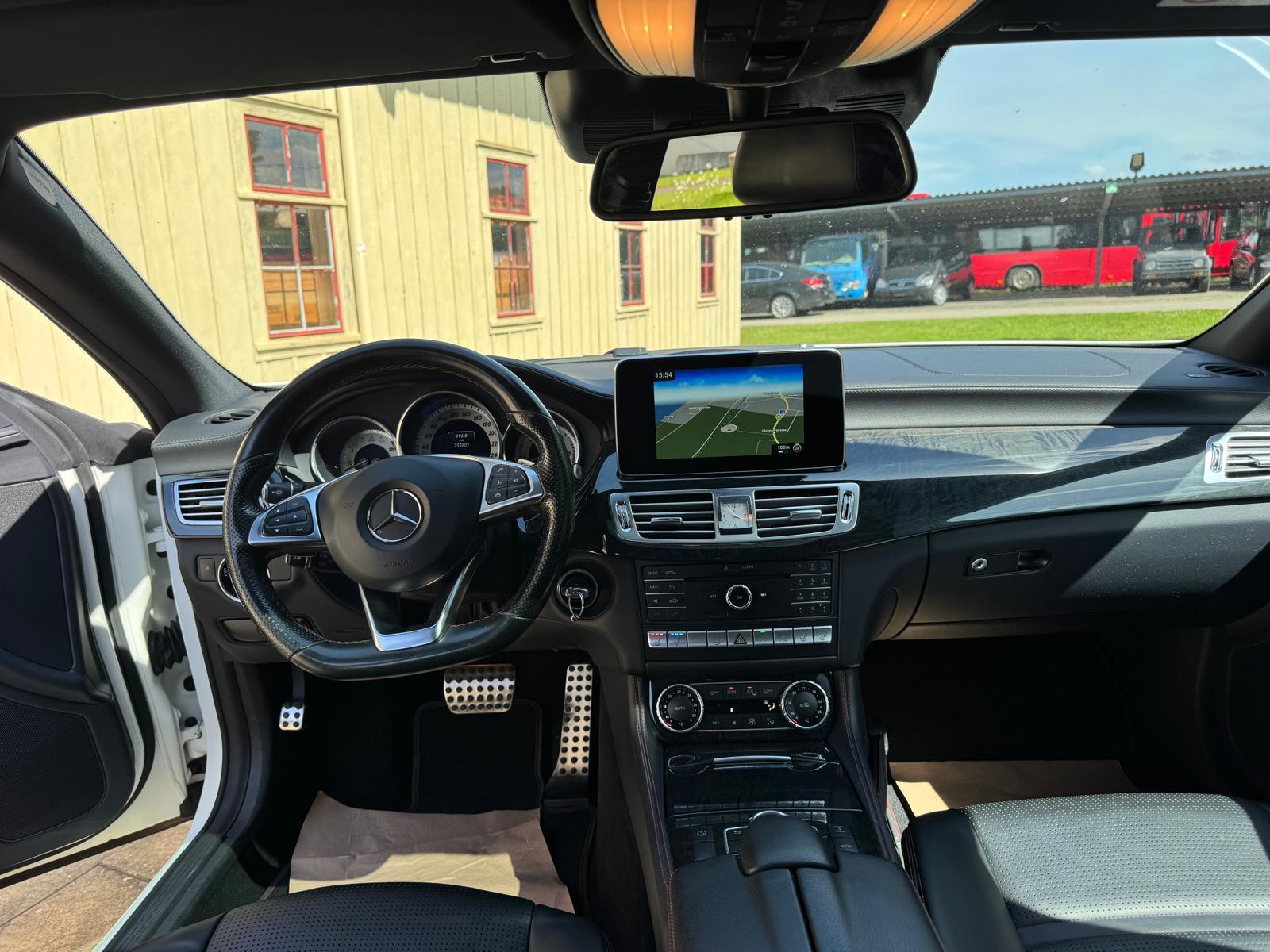 MERCEDES-BENZ CLS Shooting Brake 350 BlueTEC 4Matic 7G-Tronic-image-9