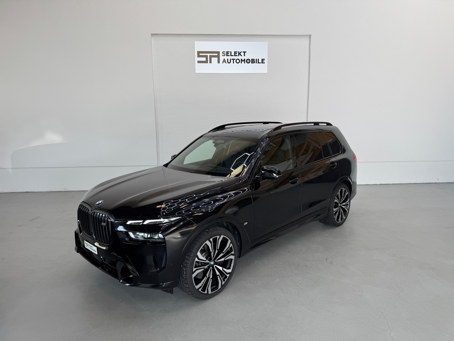 BMW X7 xDrive 48V M60i Steptronic M Sport Pro-image-0