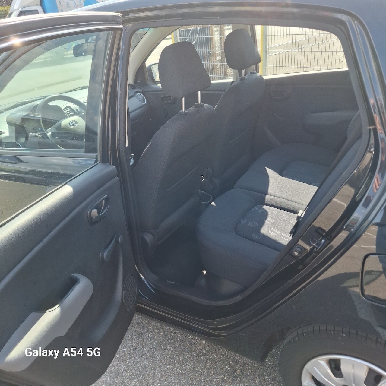 HYUNDAI i10 1.1 Style-image-6