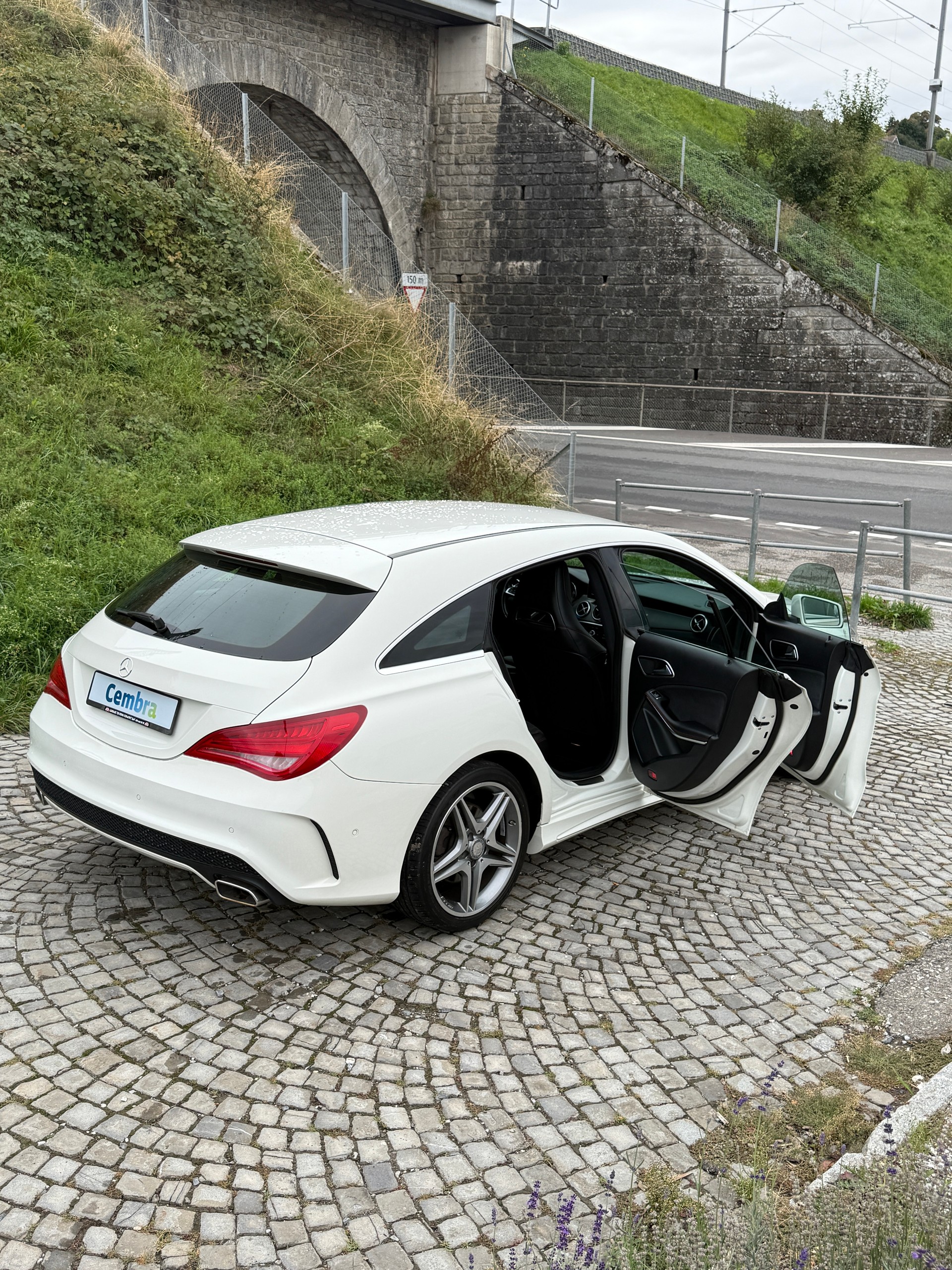 MERCEDES-BENZ CLA Shooting Brake 200 CDI AMG Line 4Matic 7G-DCT-showroom-element-3