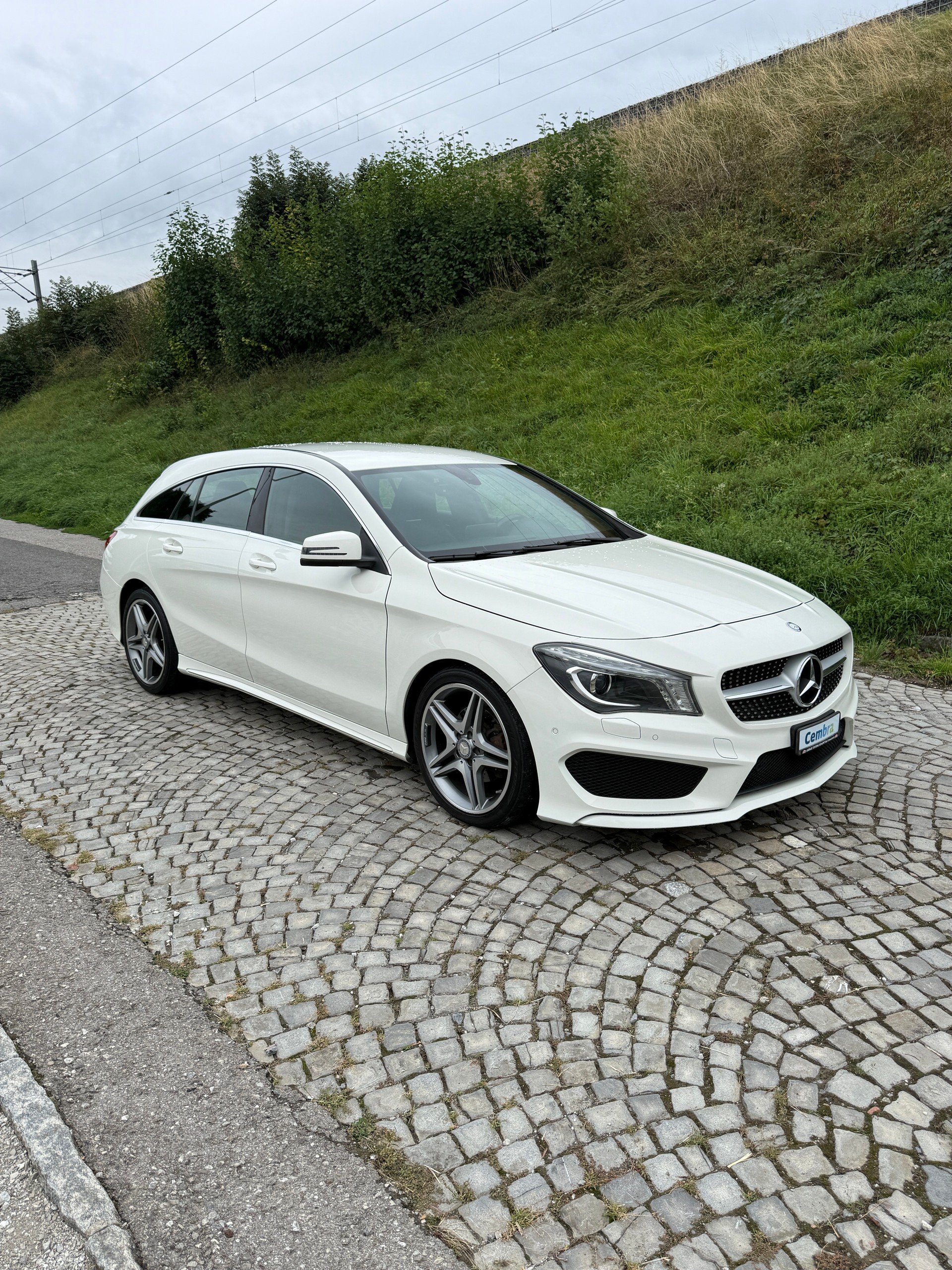 MERCEDES-BENZ CLA Shooting Brake 200 CDI AMG Line 4Matic 7G-DCT-showroom-element-1