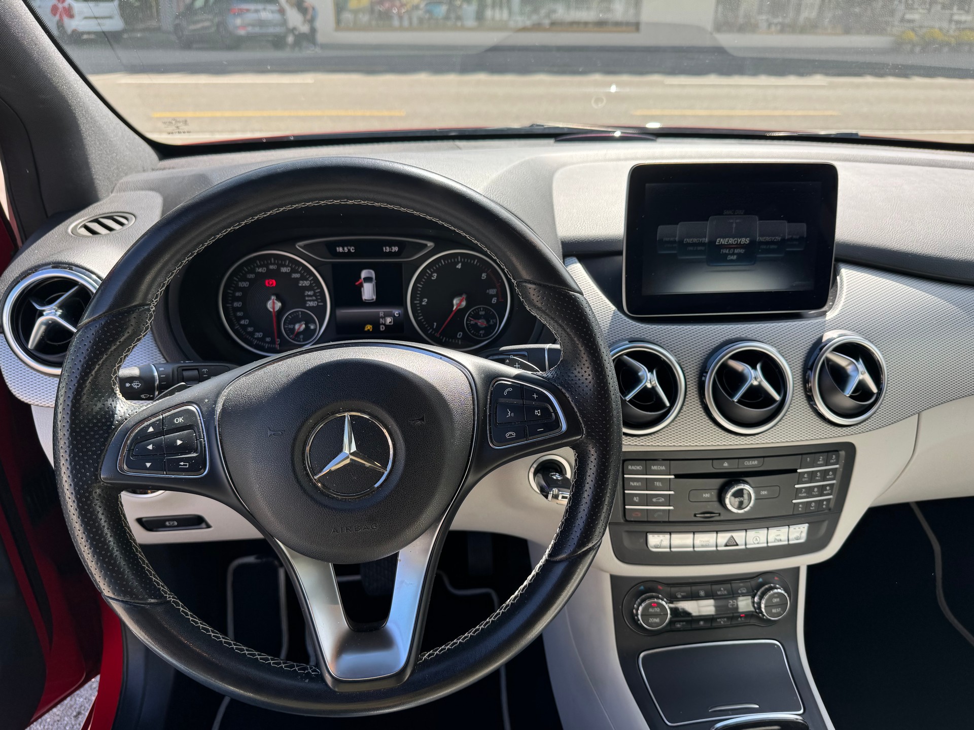 MERCEDES-BENZ B 220 CDI Swiss Star Edition Urban 4Matic 7G-DCT-image-11