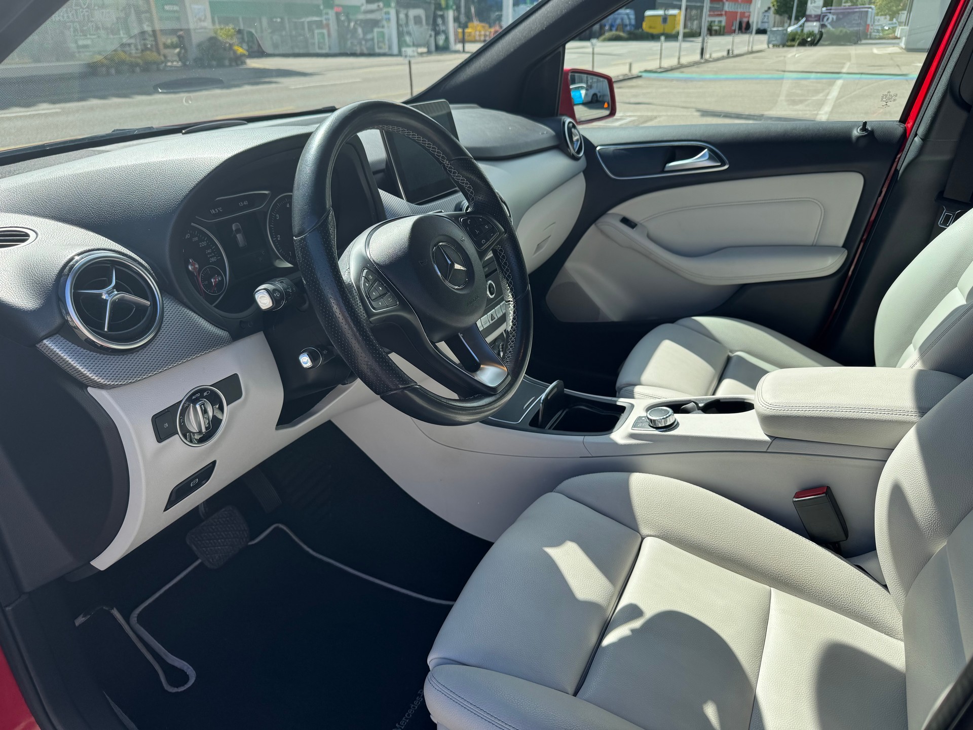 MERCEDES-BENZ B 220 CDI Swiss Star Edition Urban 4Matic 7G-DCT-image-8