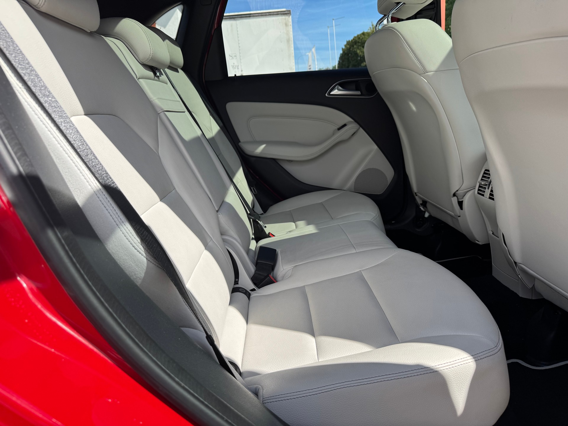 MERCEDES-BENZ B 220 CDI Swiss Star Edition Urban 4Matic 7G-DCT-image-15