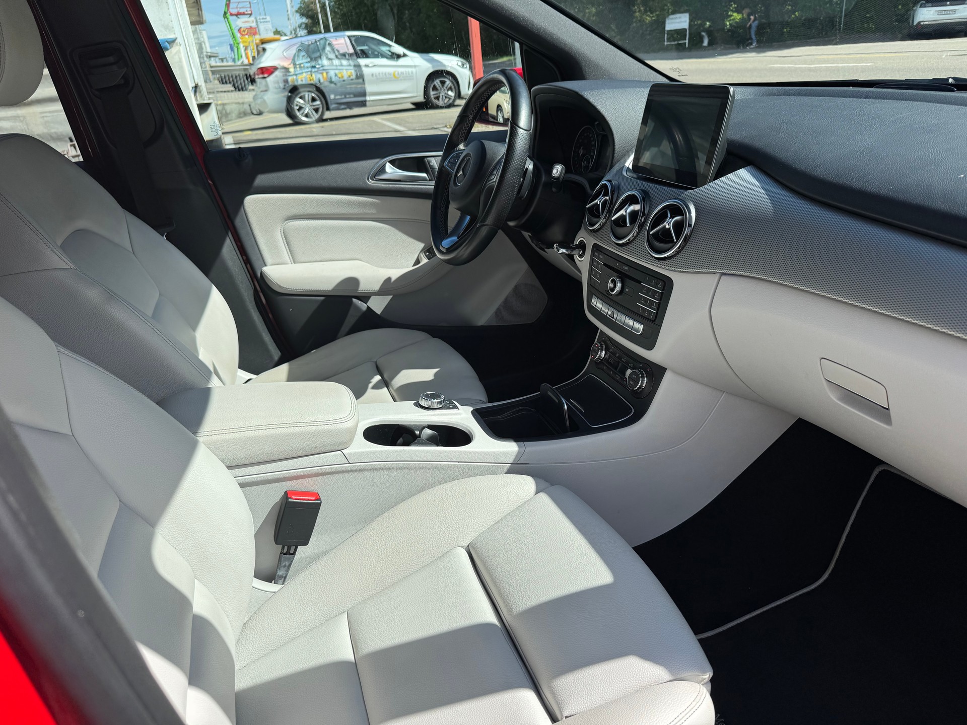 MERCEDES-BENZ B 220 CDI Swiss Star Edition Urban 4Matic 7G-DCT-image-9
