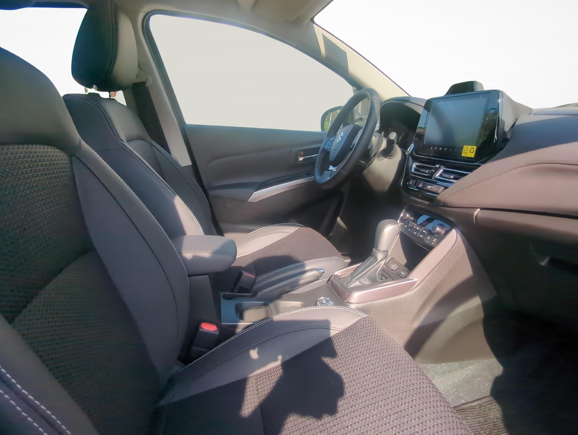 SUZUKI S-Cross 1.4 T Sakura Top Hybrid 4x4-image-9