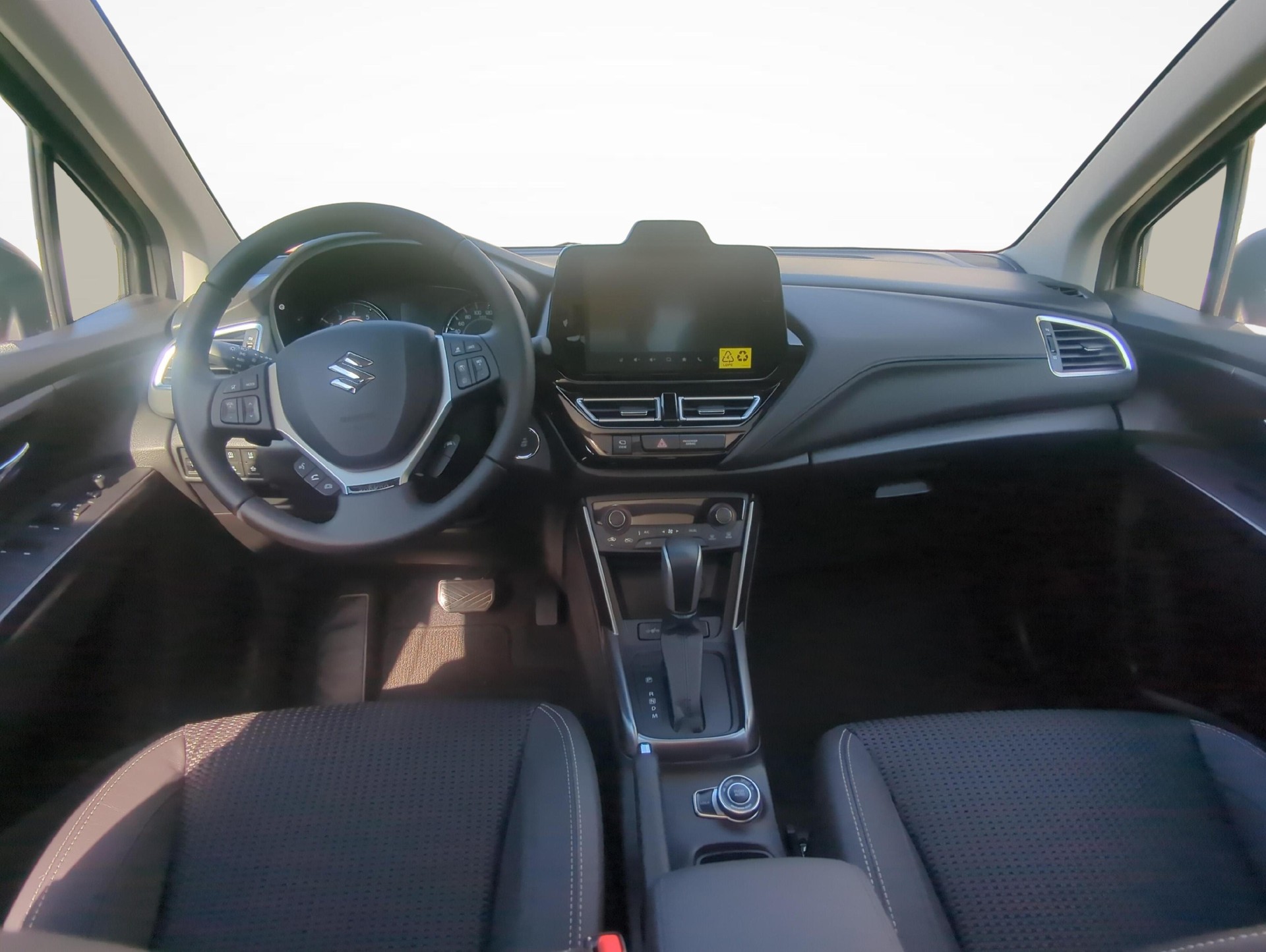 SUZUKI S-Cross 1.4 T Sakura Top Hybrid 4x4-image-8