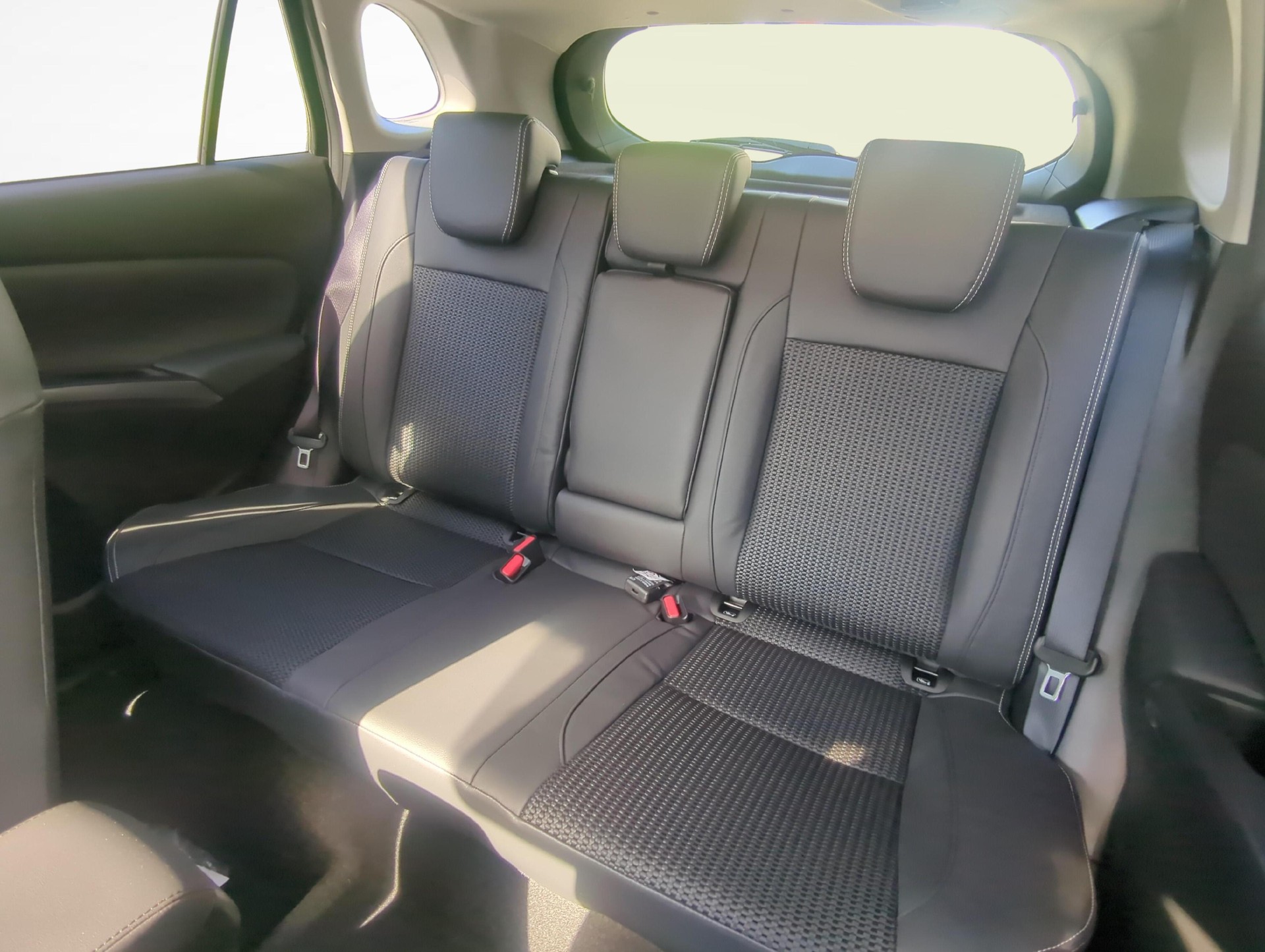 SUZUKI S-Cross 1.4 T Sakura Top Hybrid 4x4-image-10