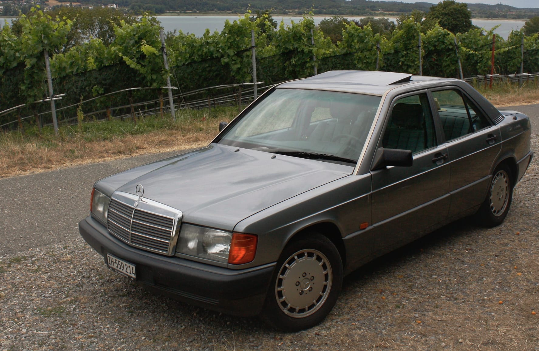 MERCEDES-BENZ 190 E 2.6-image-0