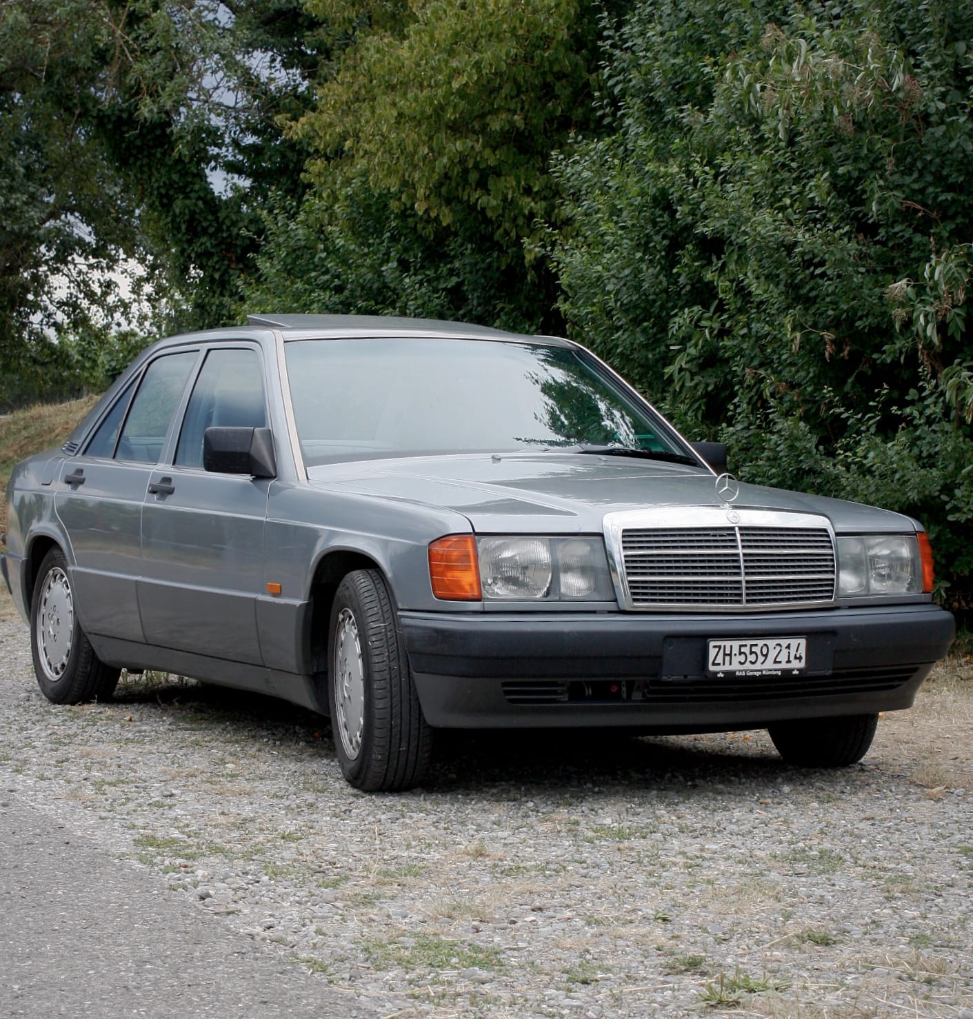 MERCEDES-BENZ 190 E 2.6-image-1