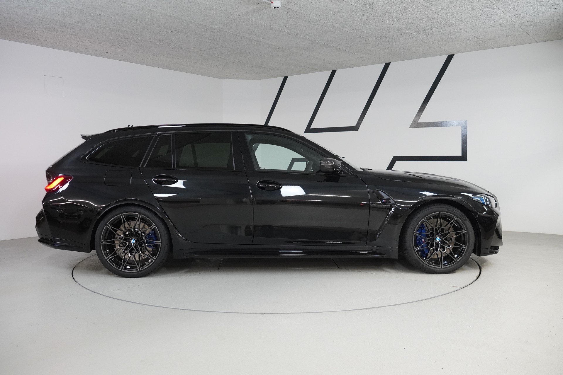 BMW M3 Touring xDrive Competition M-image-7