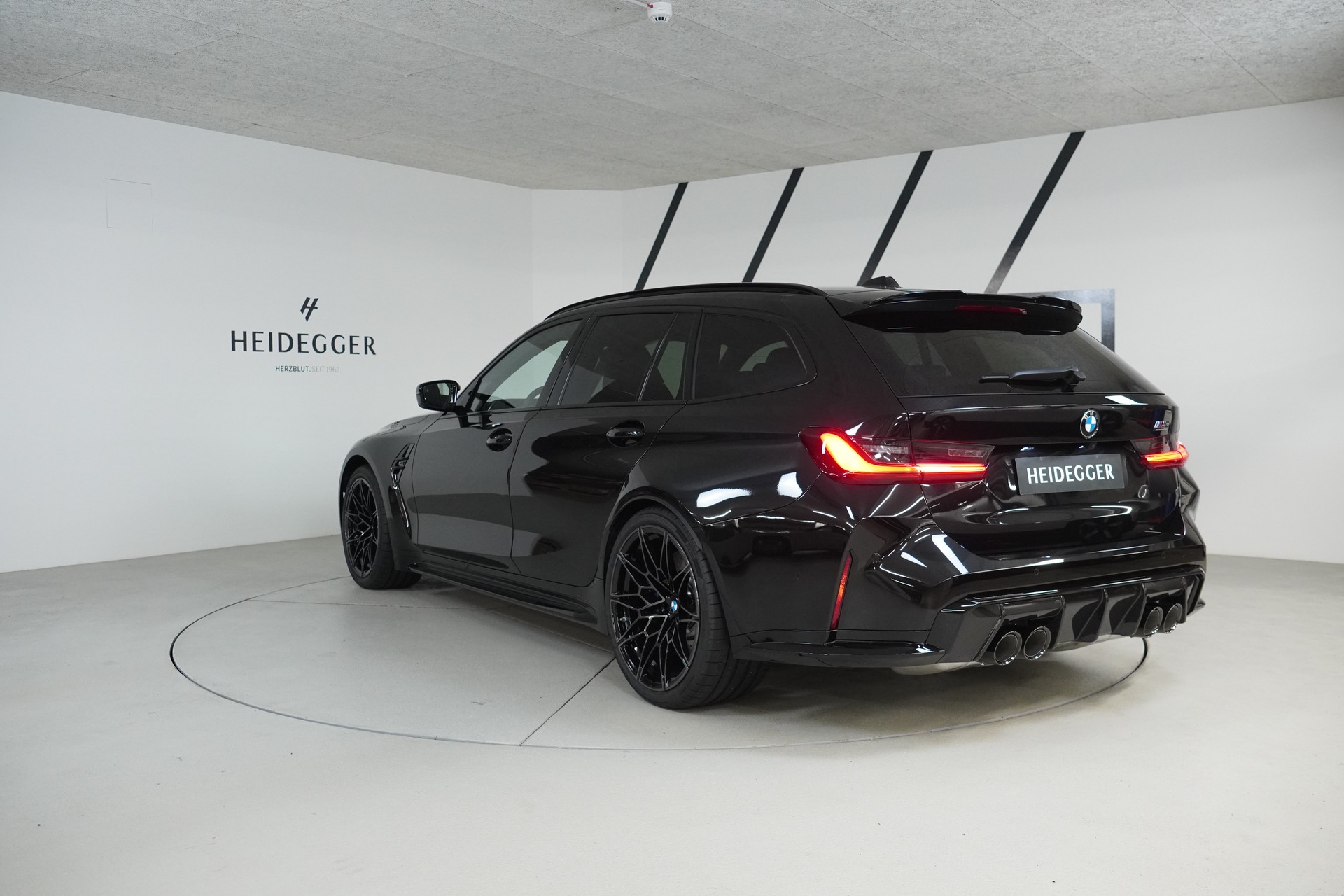 BMW M3 Touring xDrive Competition M-image-4