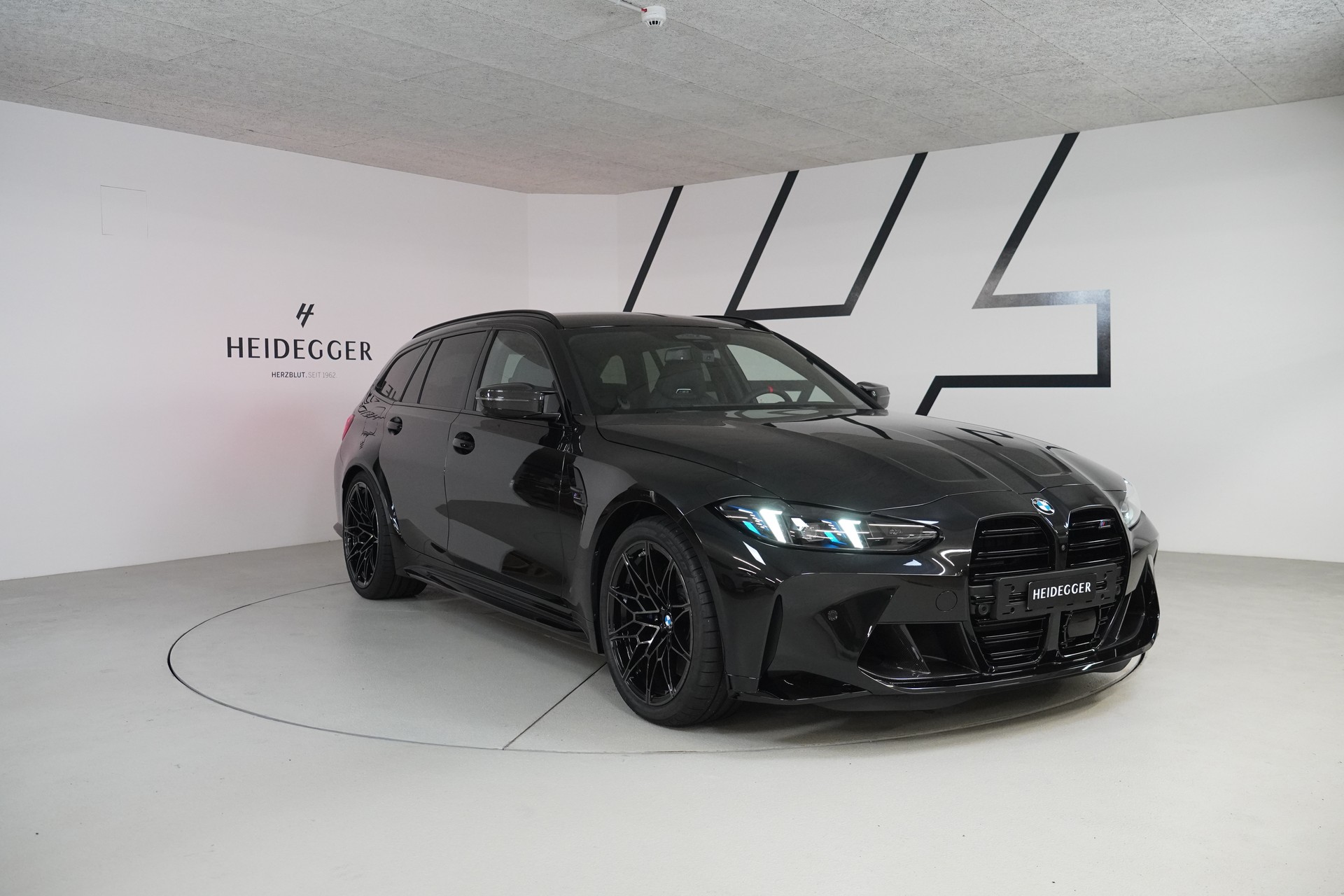 BMW M3 Touring xDrive Competition M-image-2