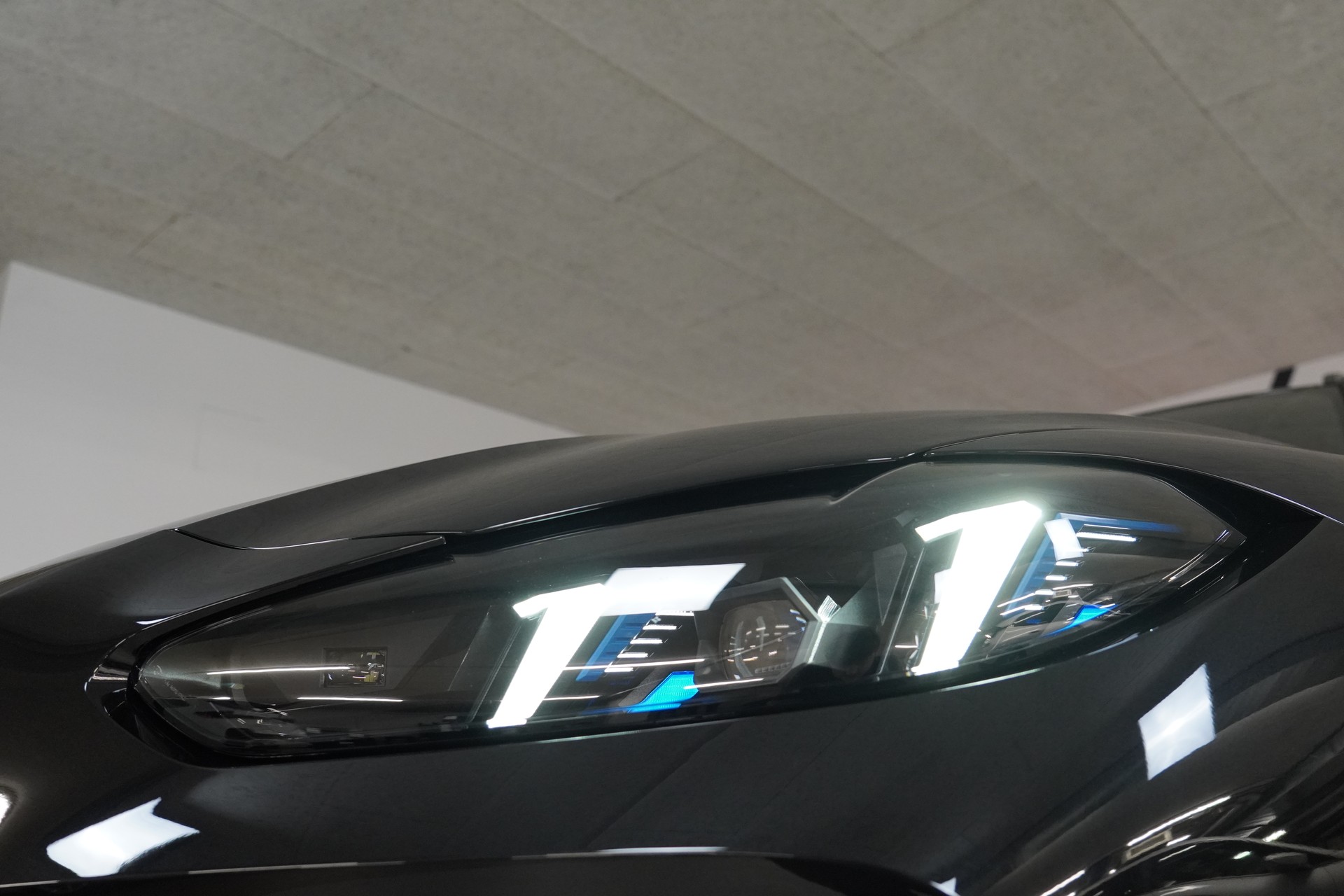 BMW M3 Touring xDrive Competition M-image-8