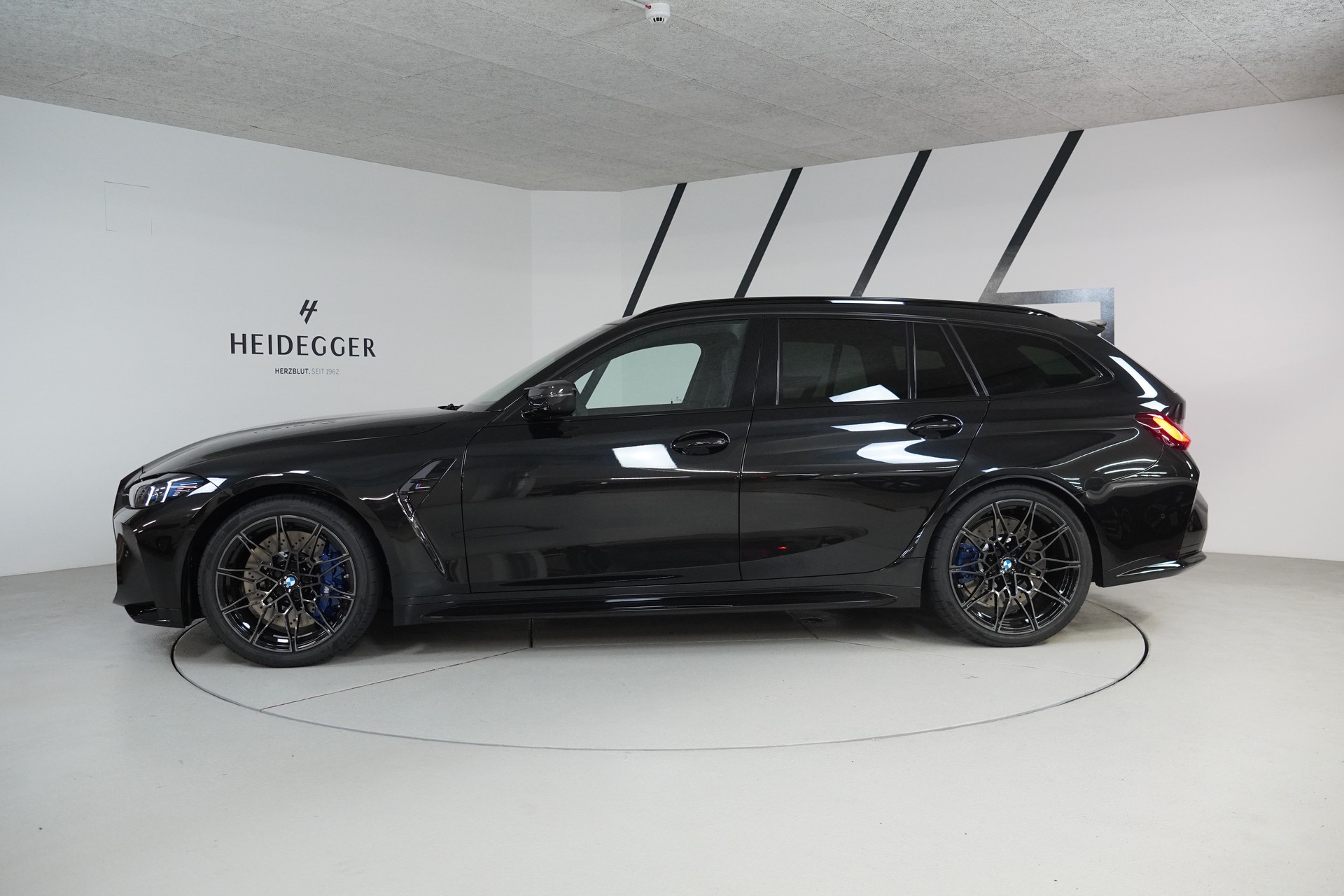 BMW M3 Touring xDrive Competition M-image-3