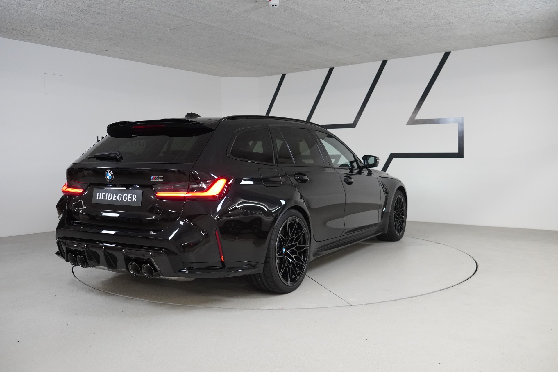 BMW M3 Touring xDrive Competition M-image-6