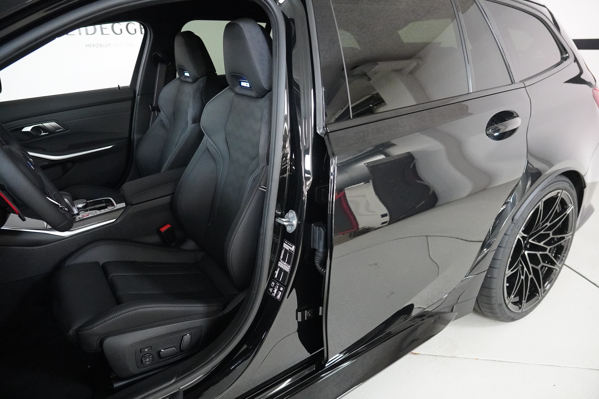 BMW M3 Touring xDrive Competition M-image-11