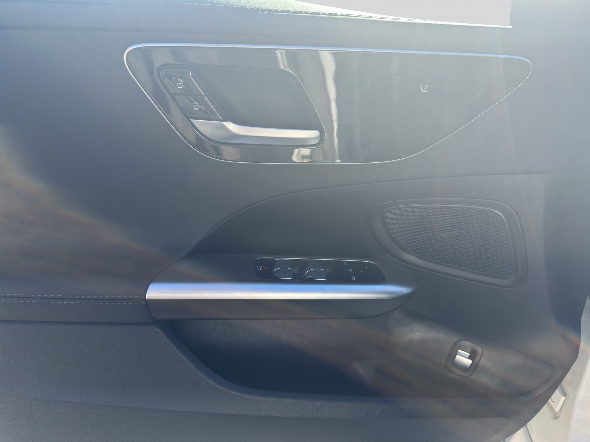 MERCEDES-BENZ C 220 d AMG Line 4Matic Night-image-8