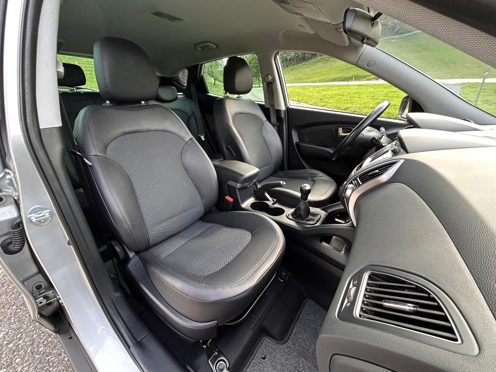 HYUNDAI iX 35 2.0 Comfort 4WD-image-11