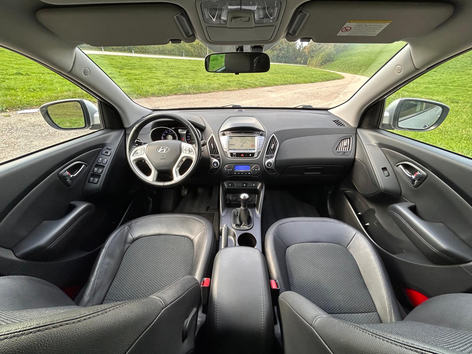 HYUNDAI iX 35 2.0 Comfort 4WD-image-15