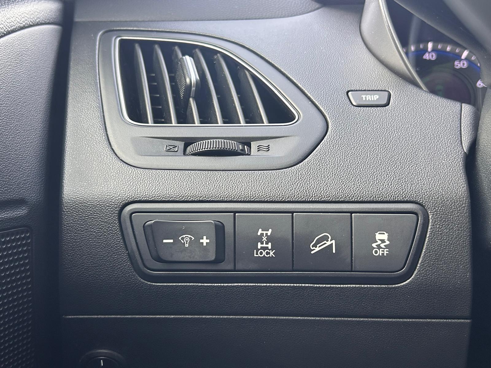 HYUNDAI iX 35 2.0 Comfort 4WD-image-26