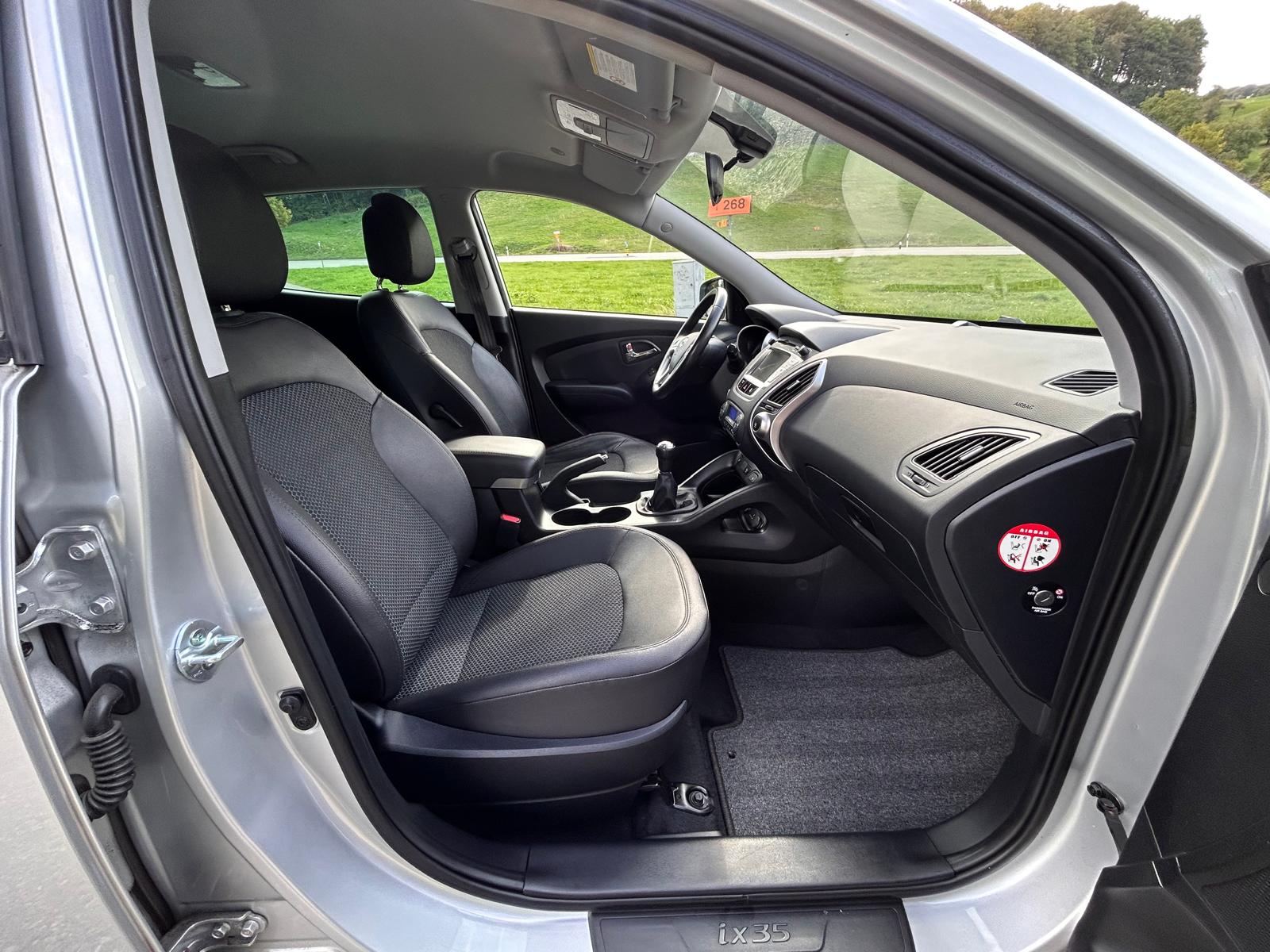 HYUNDAI iX 35 2.0 Comfort 4WD-image-10