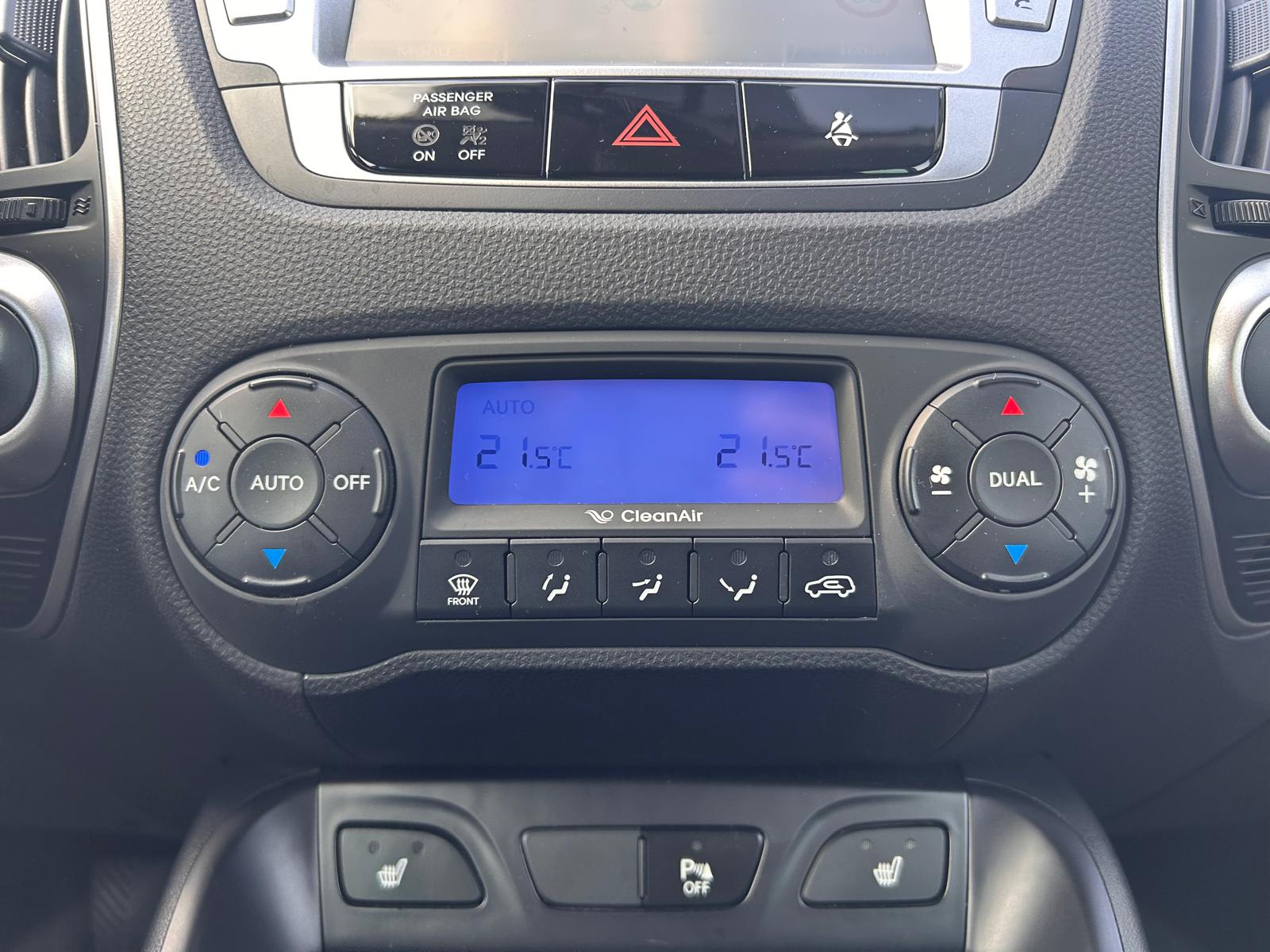 HYUNDAI iX 35 2.0 Comfort 4WD-image-22