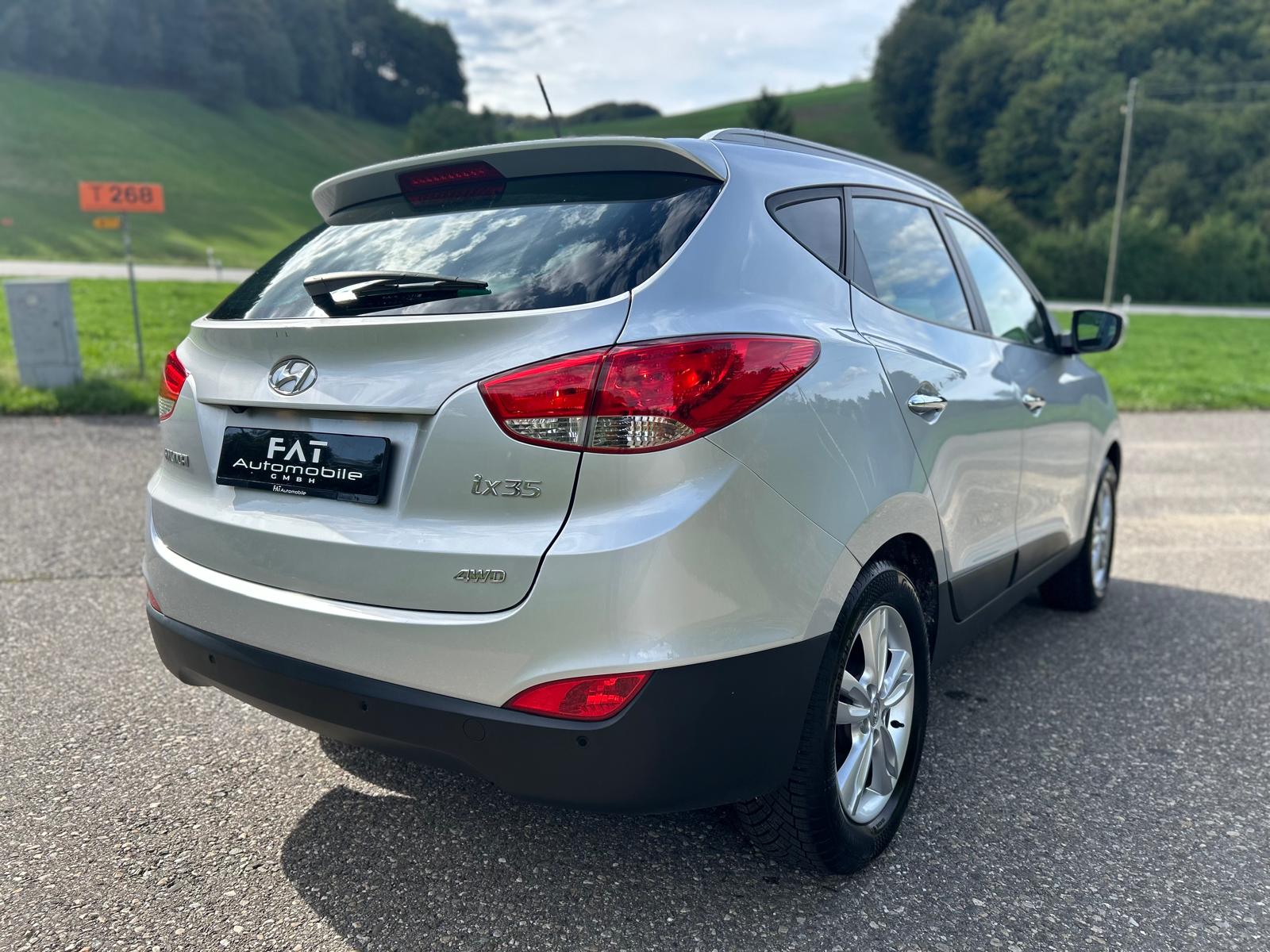 HYUNDAI iX 35 2.0 Comfort 4WD-image-4