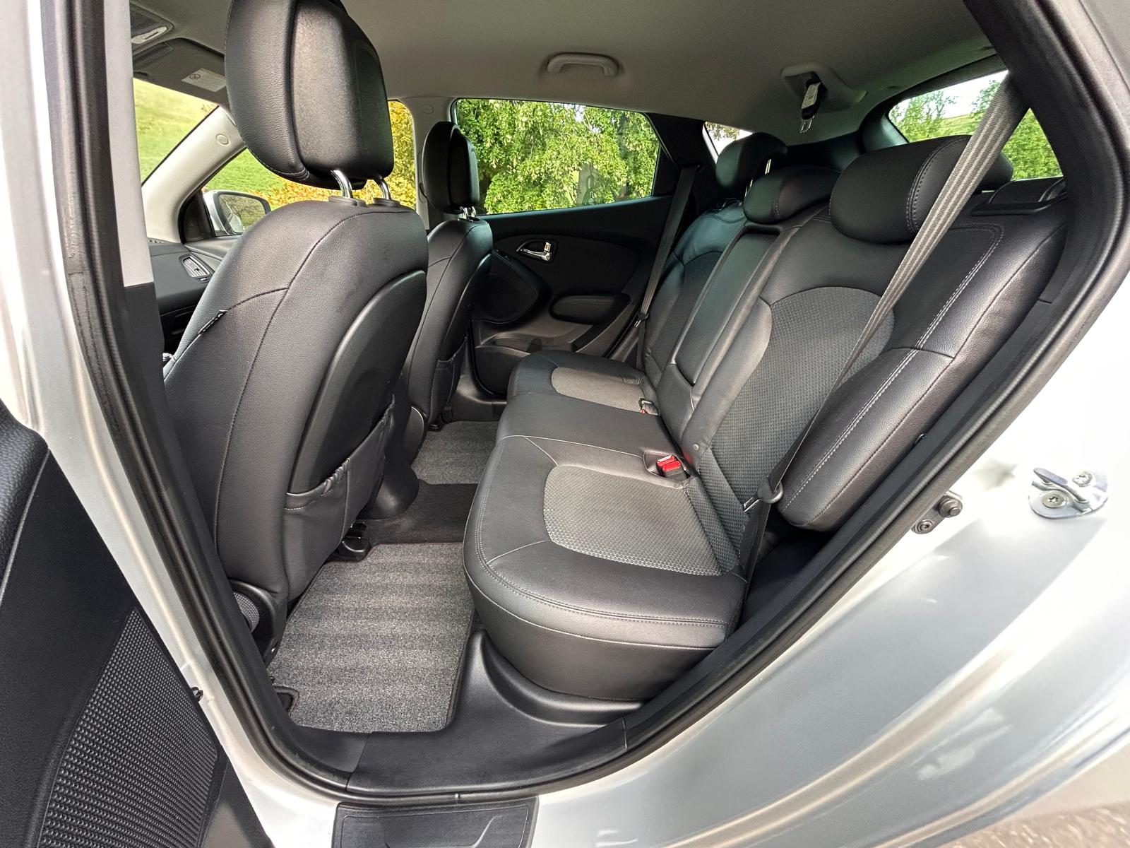 HYUNDAI iX 35 2.0 Comfort 4WD-image-12