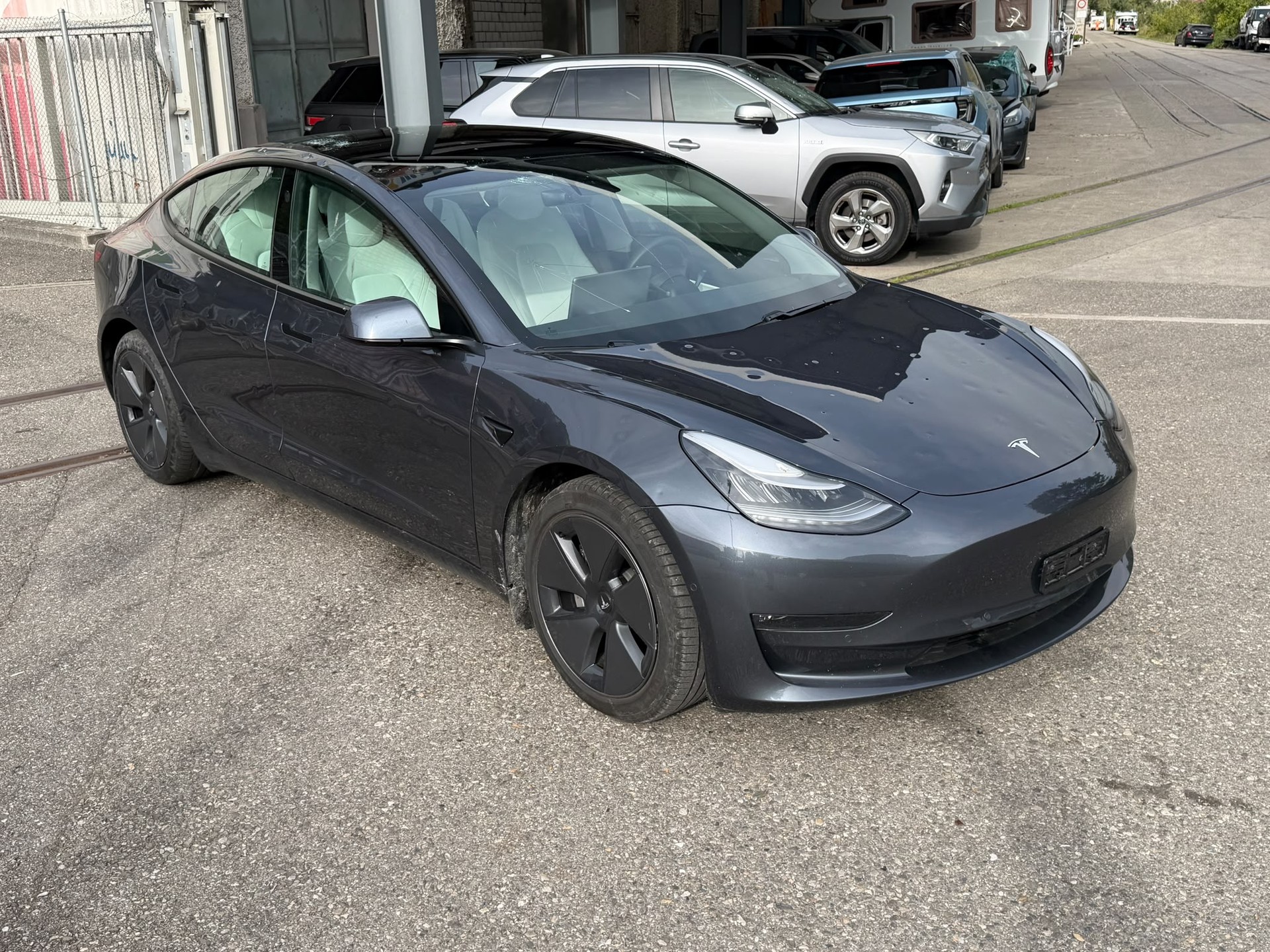 TESLA Model 3 Long Range Dual Motor AWD-showroom-element-1