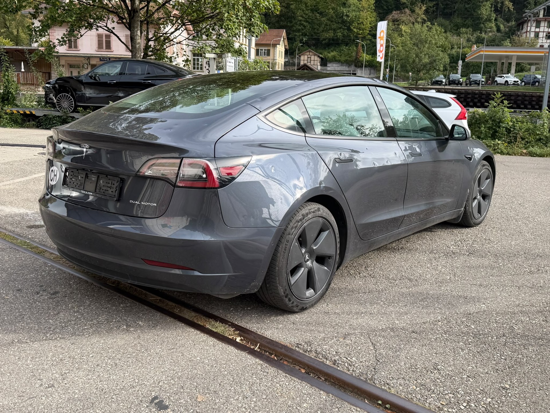 TESLA Model 3 Long Range Dual Motor AWD-showroom-element-2