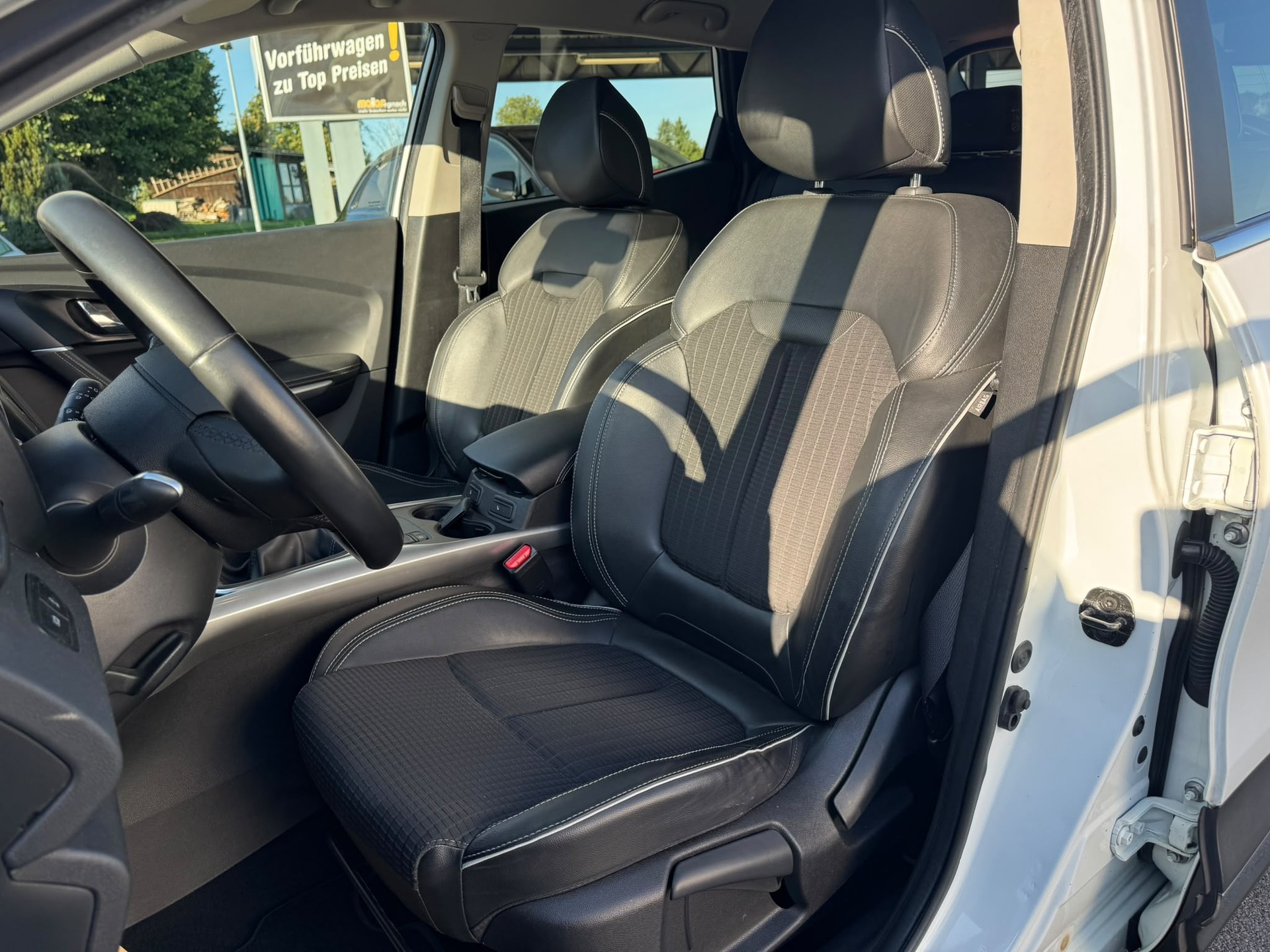 RENAULT Kadjar 1.2 16V Turbo Bose-image-11