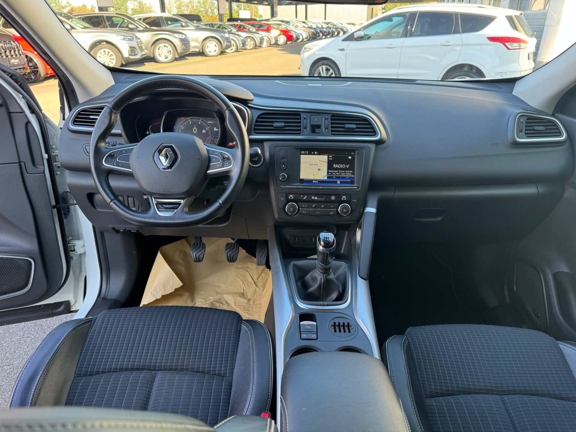 RENAULT Kadjar 1.2 16V Turbo Bose-image-9