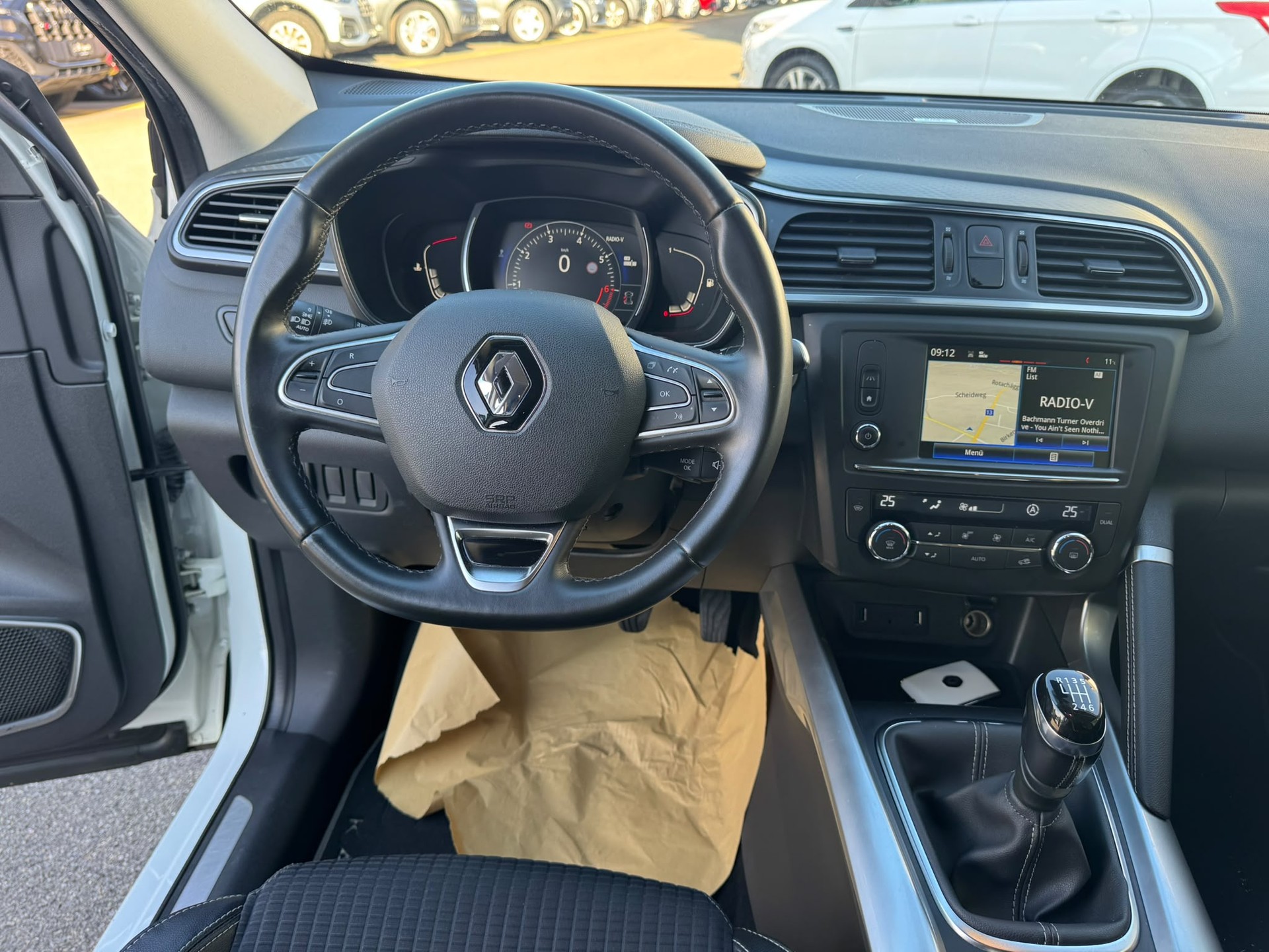 RENAULT Kadjar 1.2 16V Turbo Bose-image-10